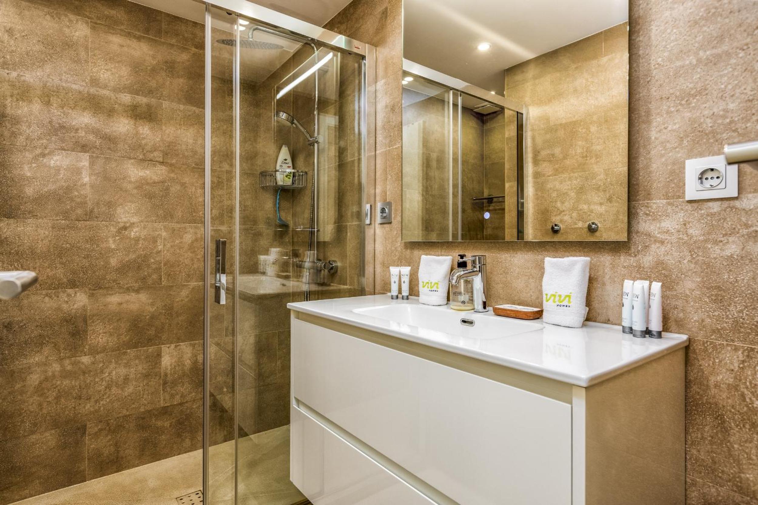 ViVi Homes - Nico Pool, Terrace & Sea View