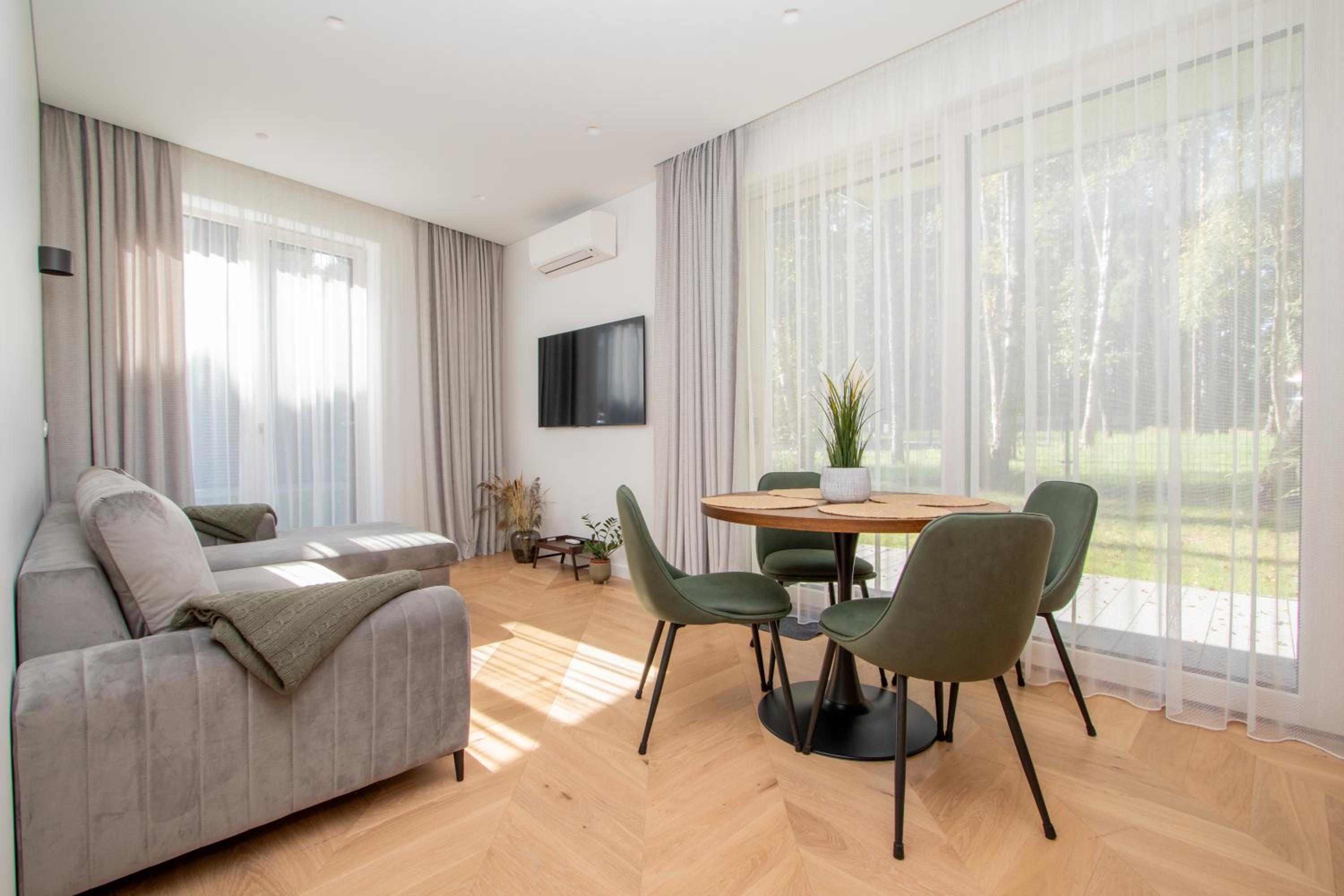 ᴄᴏʜᴏsᴛ I Cozy Apt With Stunning Forest View view 5