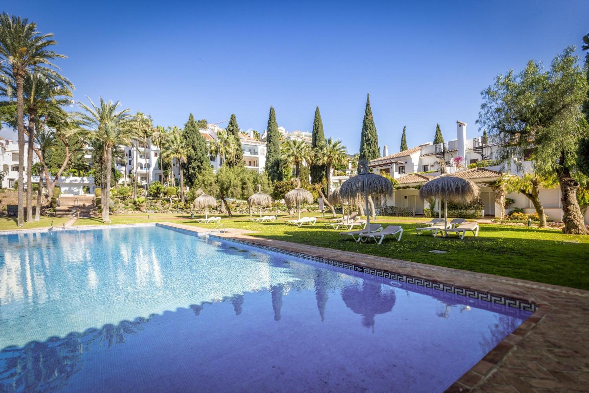 ViVi Homes - Casa Nobu Pool, Garden, Patio & Beach