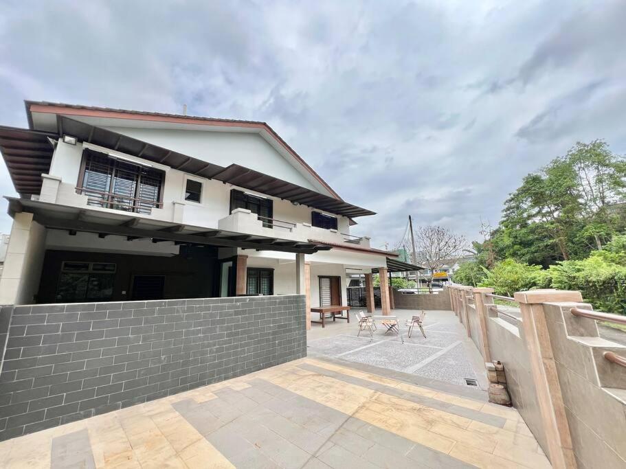 Mount Austin Landed Corner House 11 pax BBQ Pit Mahjong