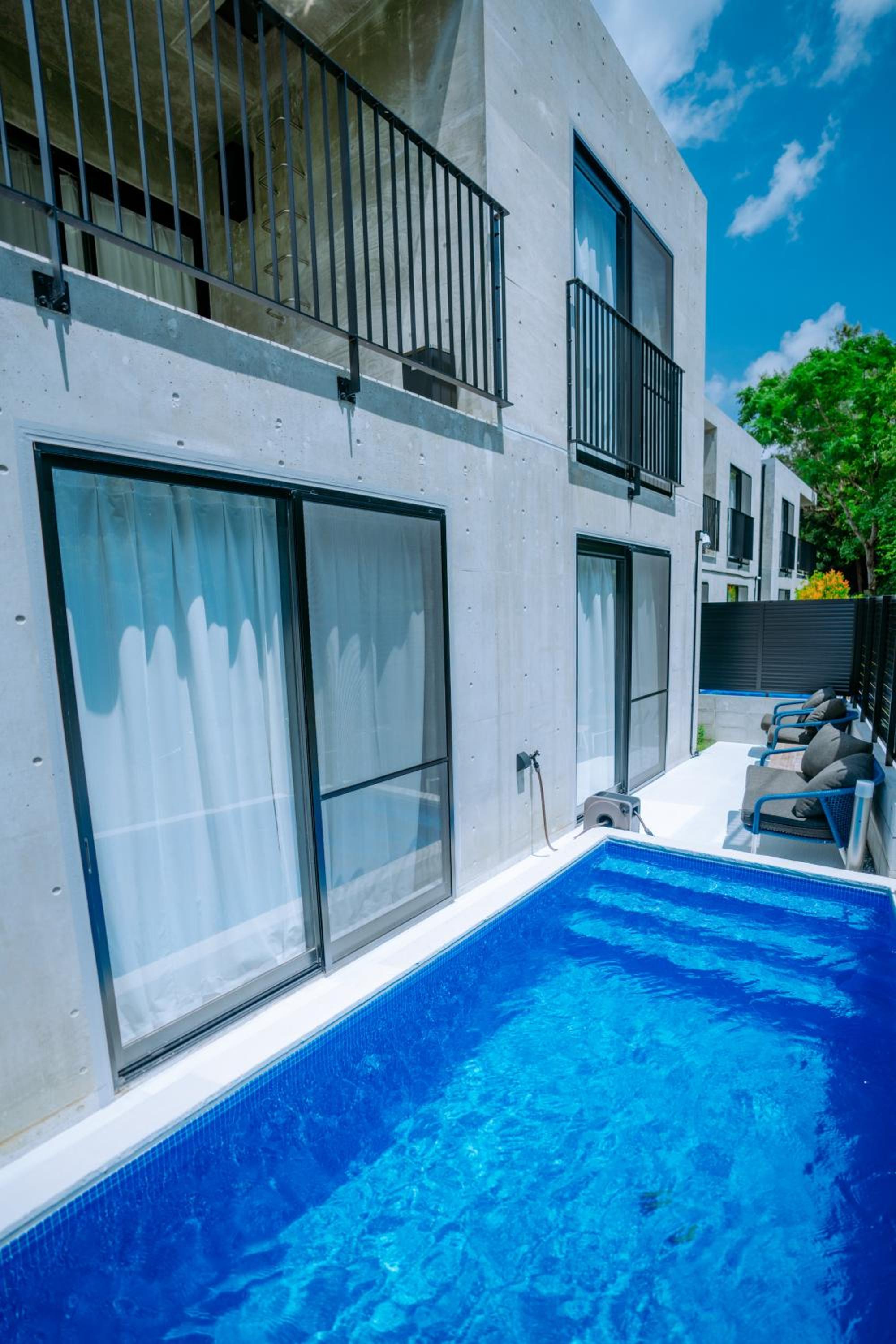 RYUKYU BREEZE 1棟貸し 天然ビーチまで徒歩30秒 プライベートプール付きVilla 北部
