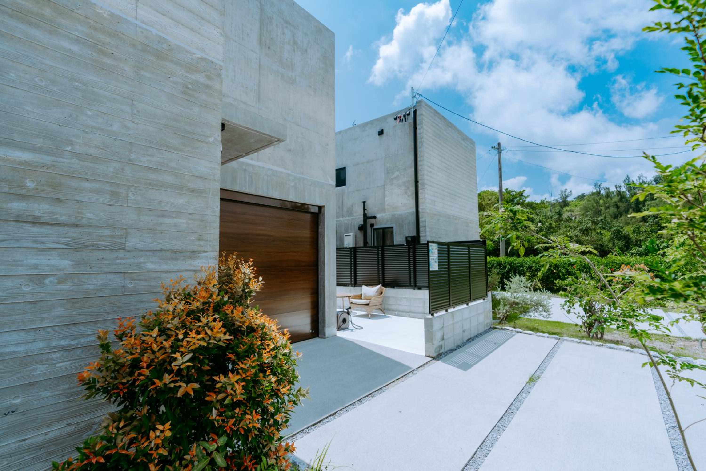 RYUKYU BREEZE 1棟貸し 天然ビーチまで徒歩30秒 プライベートプール付きVilla 北部