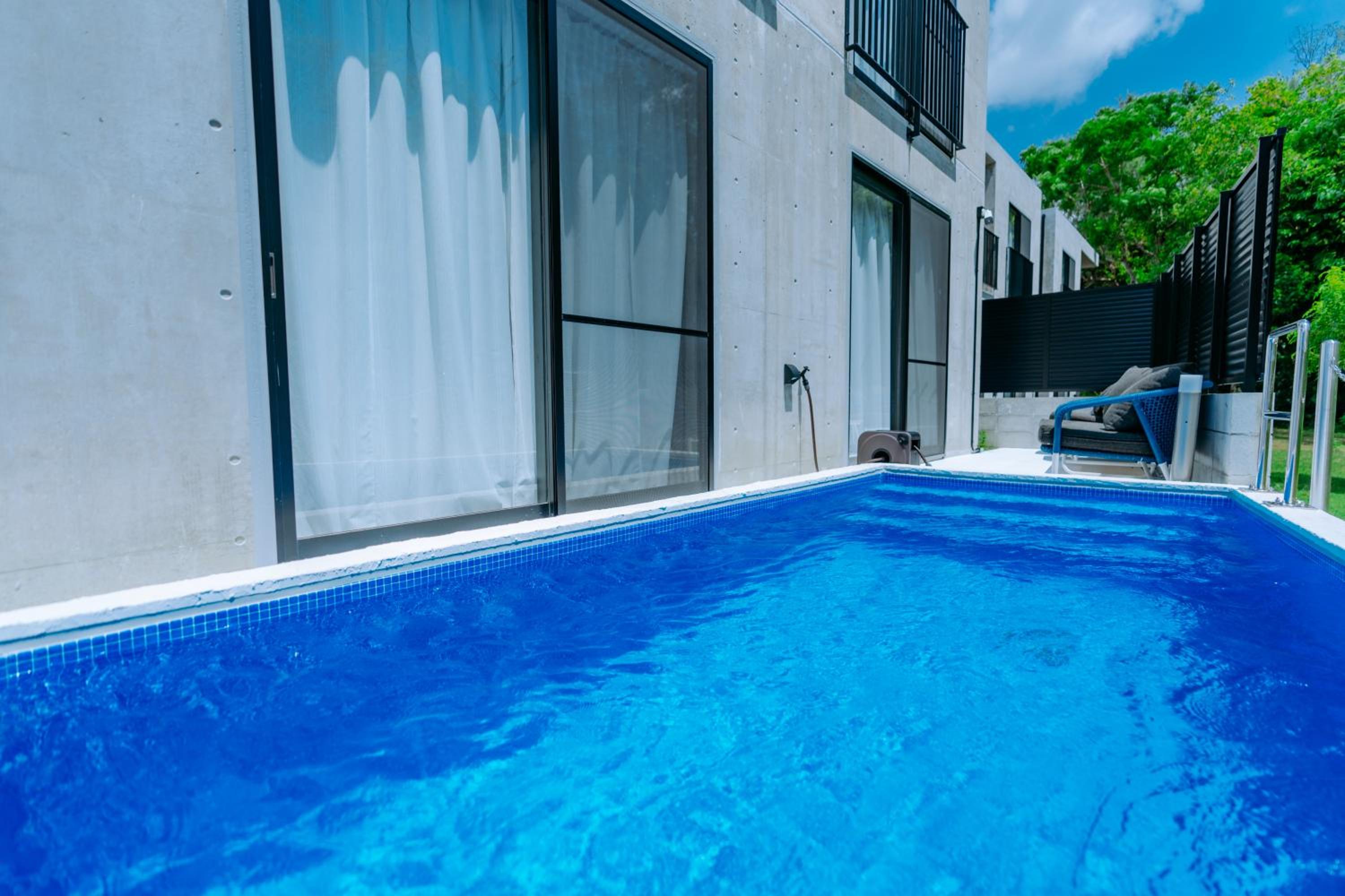 RYUKYU BREEZE 1棟貸し 天然ビーチまで徒歩30秒 プライベートプール付きVilla 北部