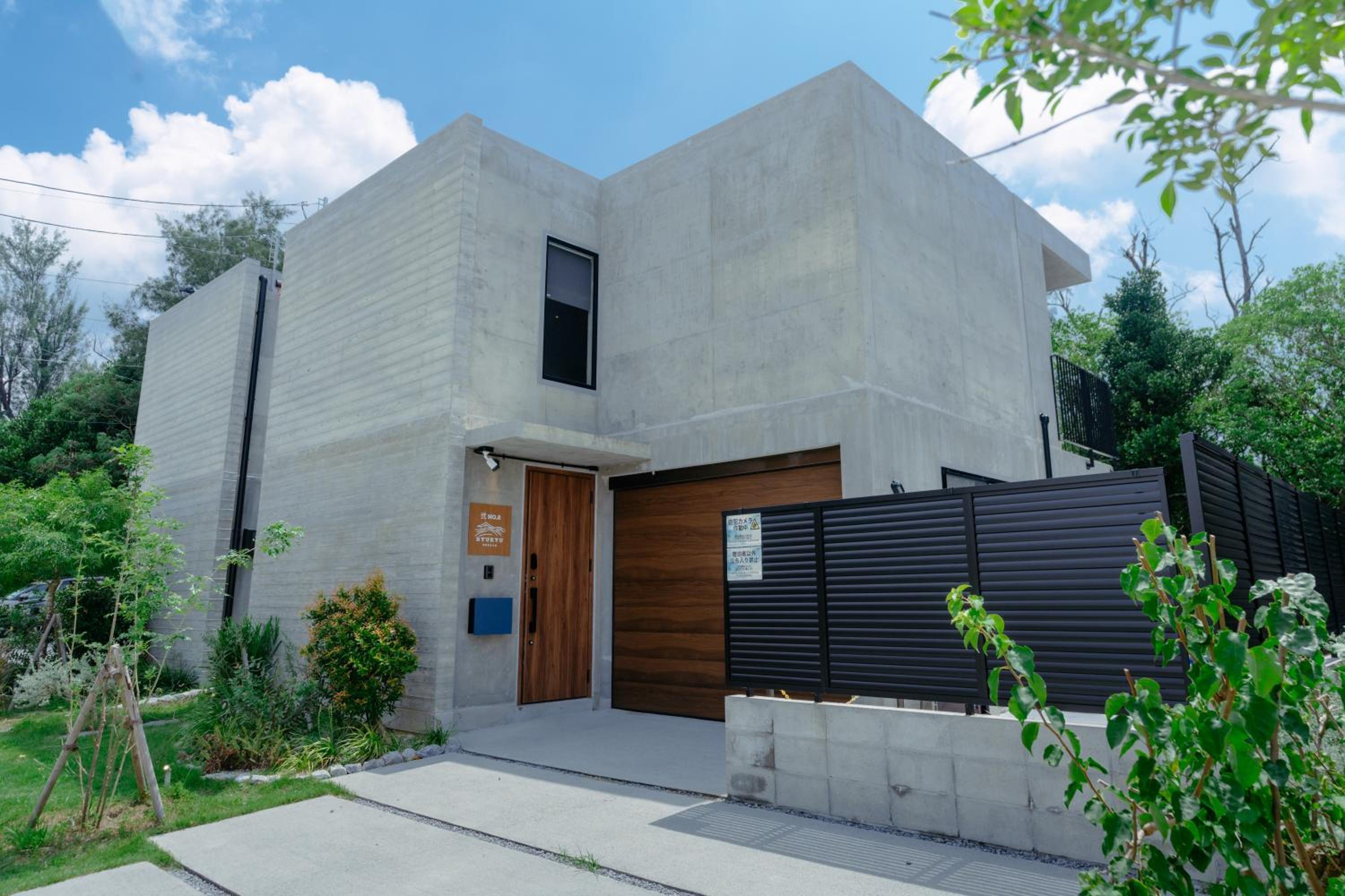 RYUKYU BREEZE 1棟貸し 天然ビーチまで徒歩30秒 プライベートプール付きVilla 北部