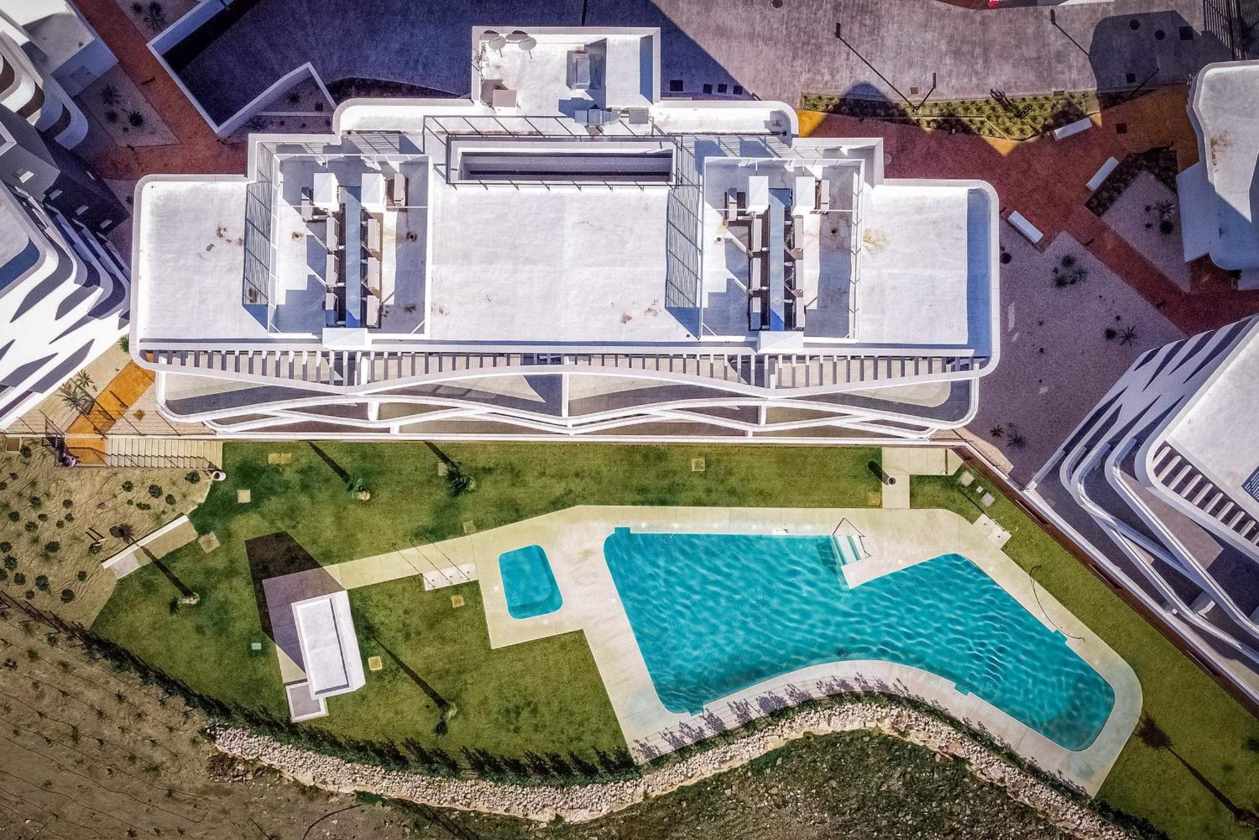 ViVi Homes - Carma Pool, Terrace, Garden & Beach