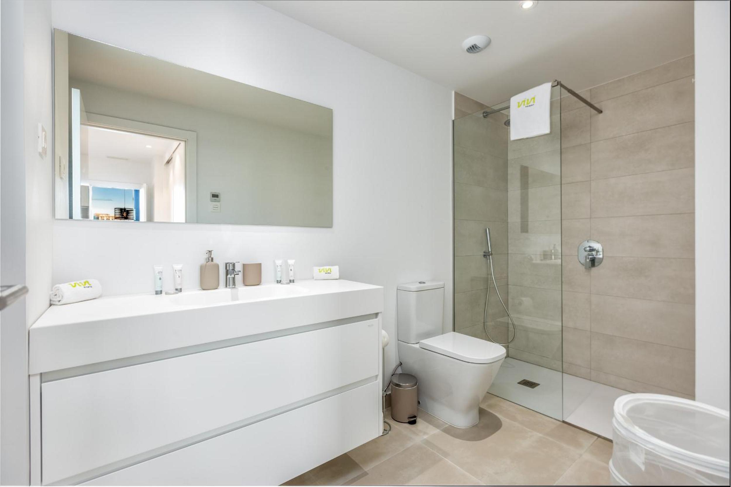 ViVi Homes - Carma Pool, Terrace, Garden & Beach