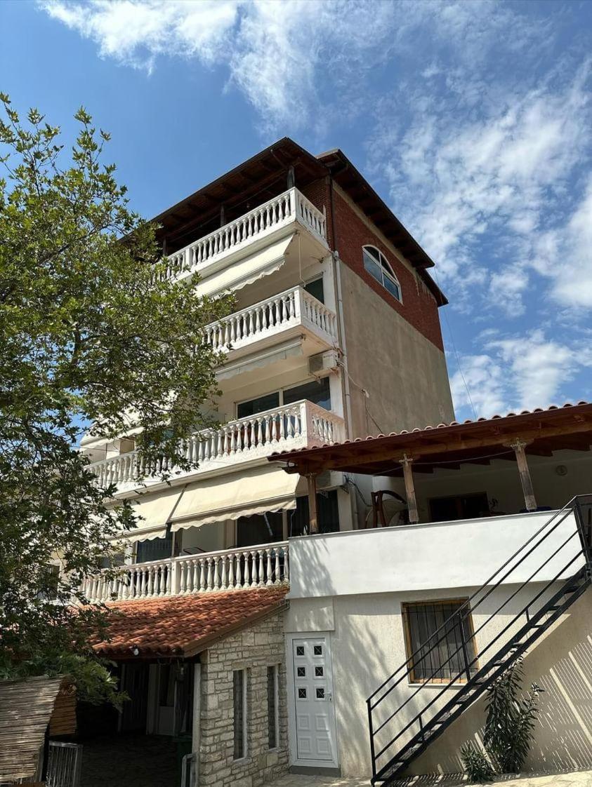 Polyxeni Apartments & Rooms