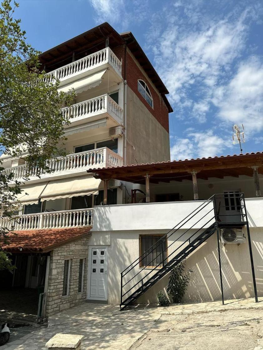 Polyxeni Apartments & Rooms