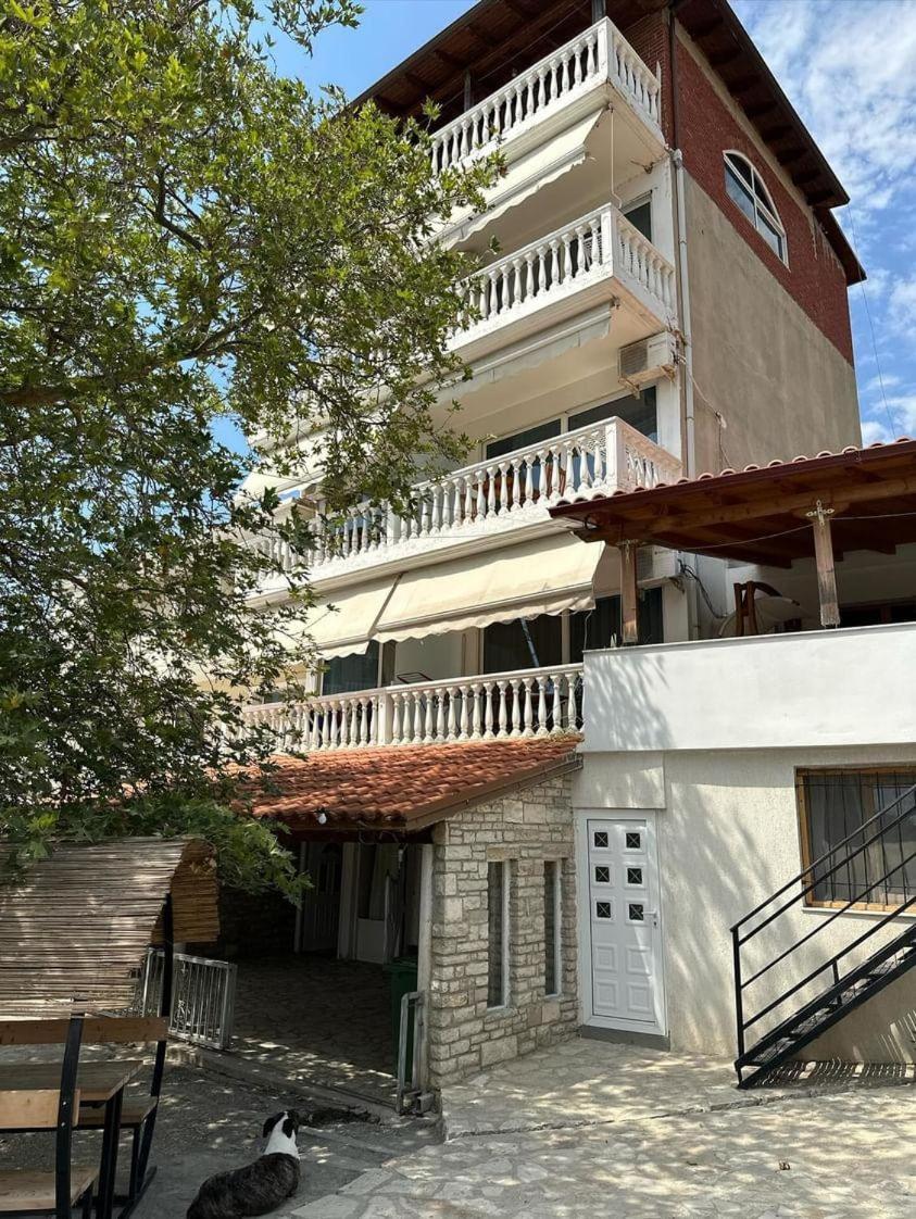 Polyxeni Apartments & Rooms