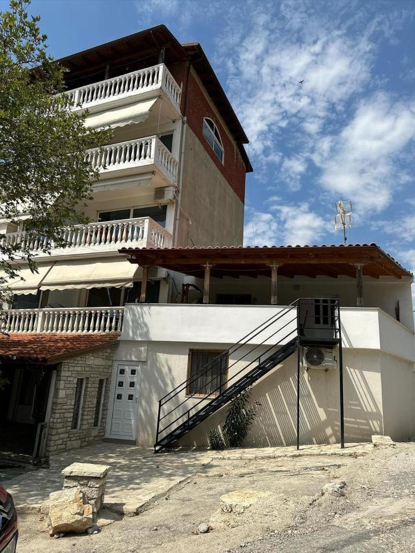 Polyxeni Apartments & Rooms