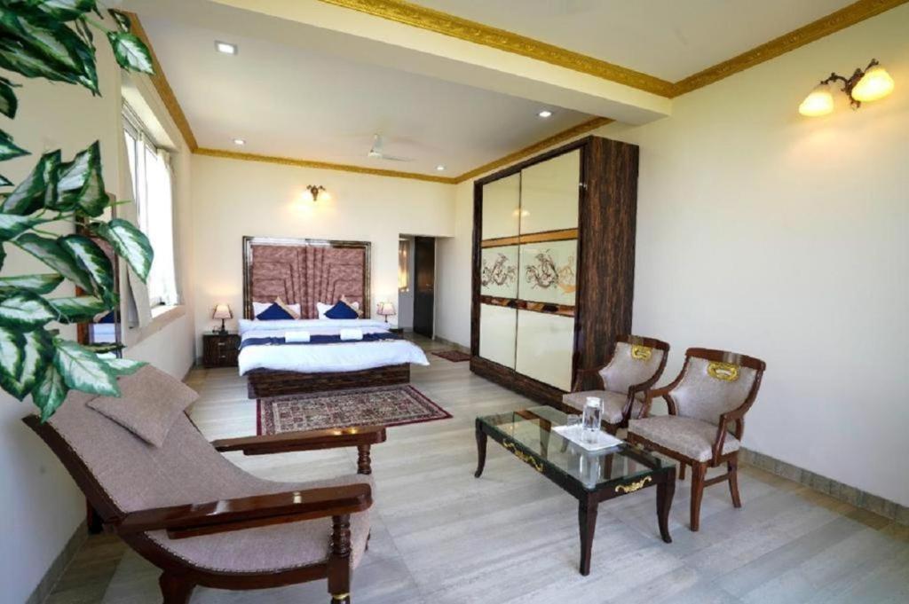 Lakeview Villa by Madstays, Panchgani view 3