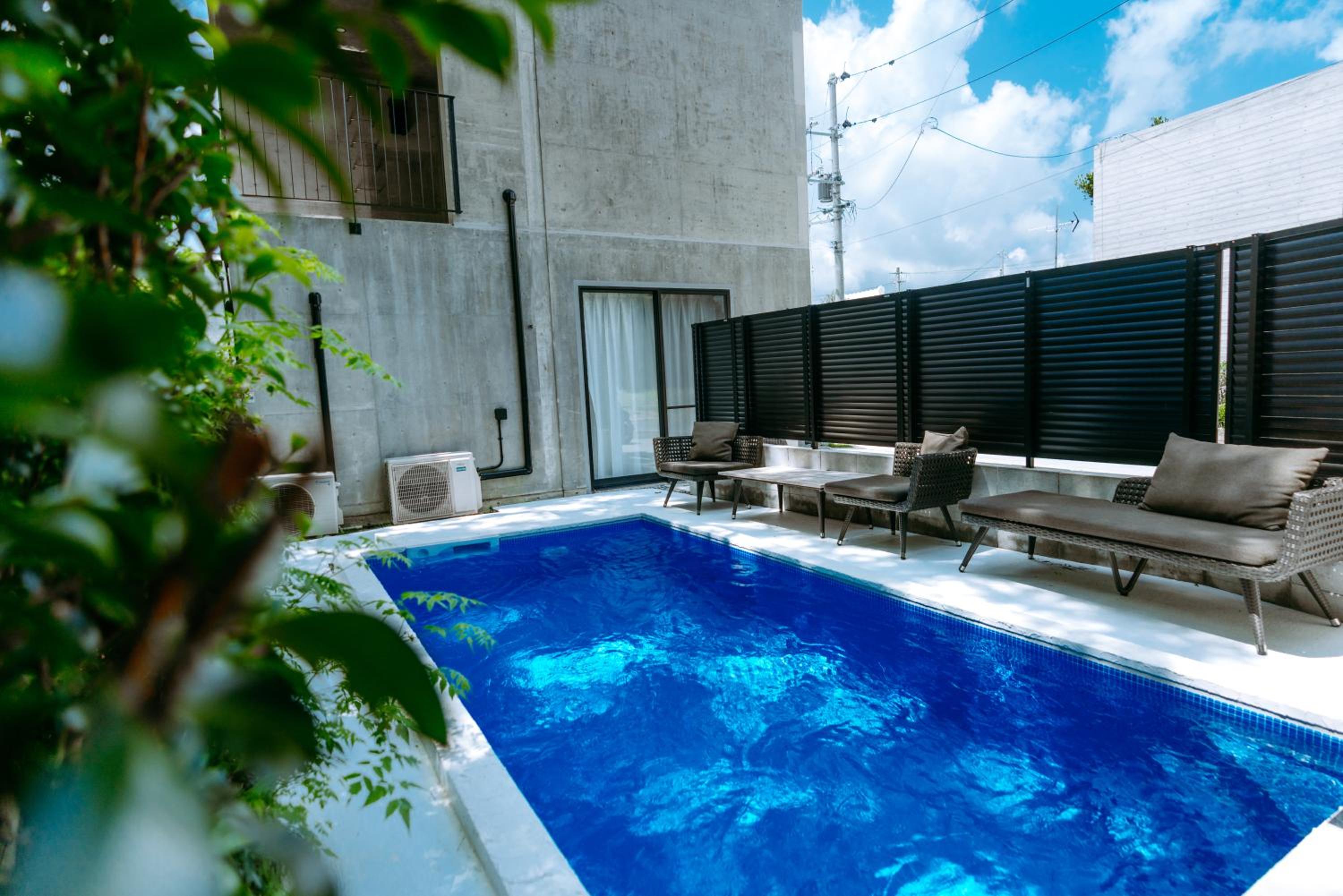 RYUKYU BREEZE 1棟貸し 天然ビーチまで徒歩30秒 プライベートプール付きVilla 北部
