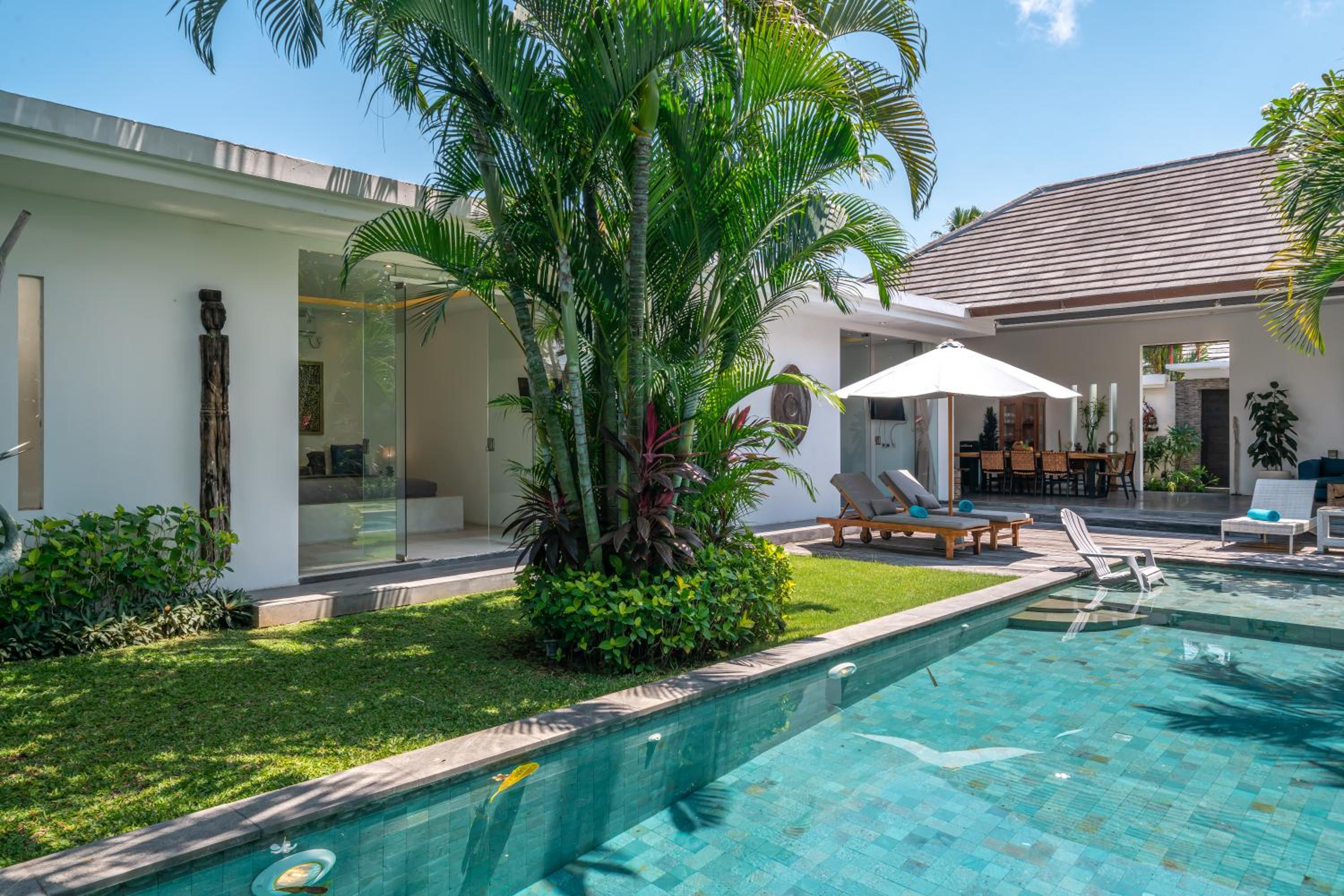 Villa Cempaka Ungu - Tranquil & Chic Pool 4-Bedroom Villa In The Heart Of Seminyak