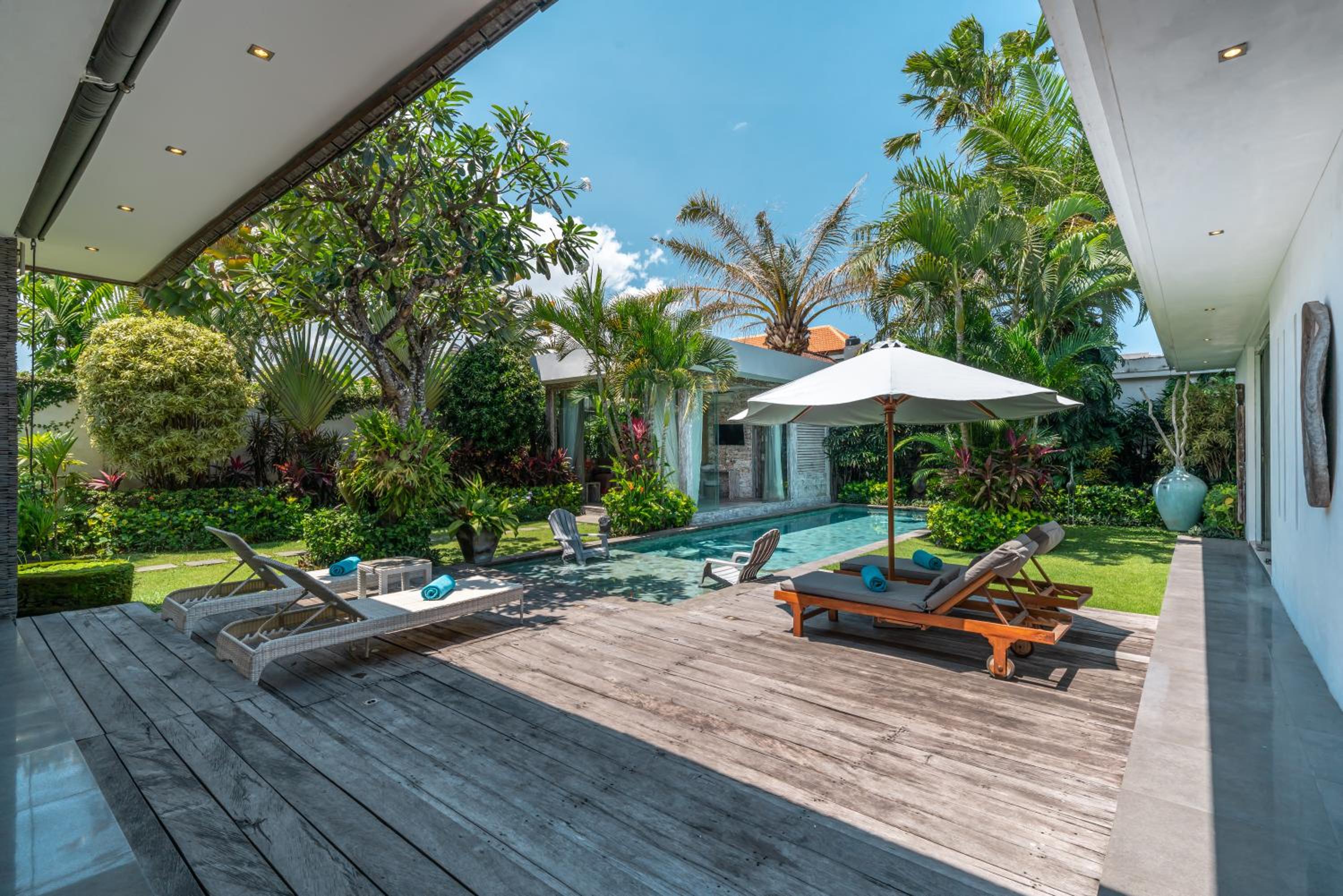 Villa Cempaka Ungu - Tranquil & Chic Pool 4-Bedroom Villa In The Heart Of Seminyak