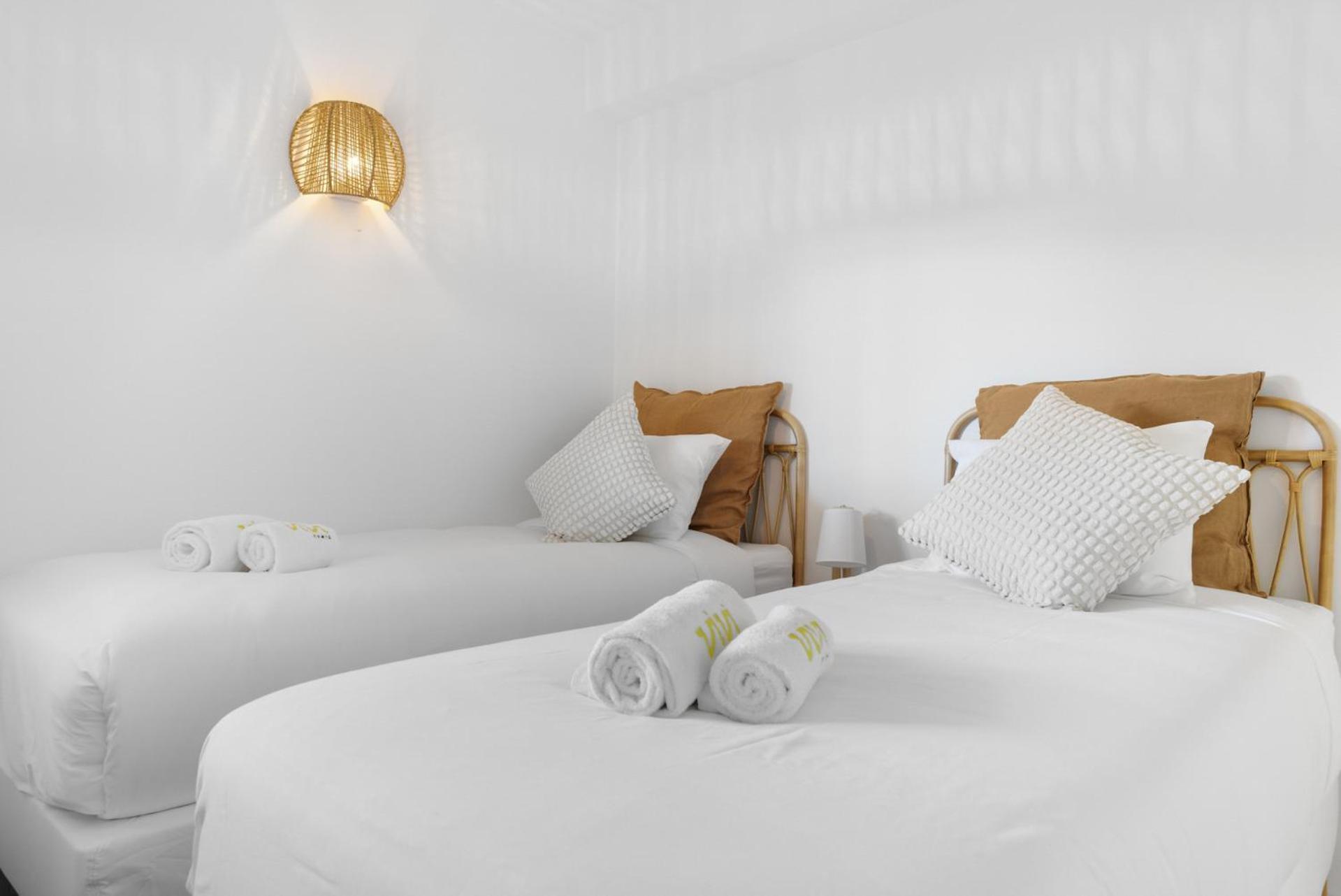 ViVi Homes - Robina - Pool - Terrace - close to beach