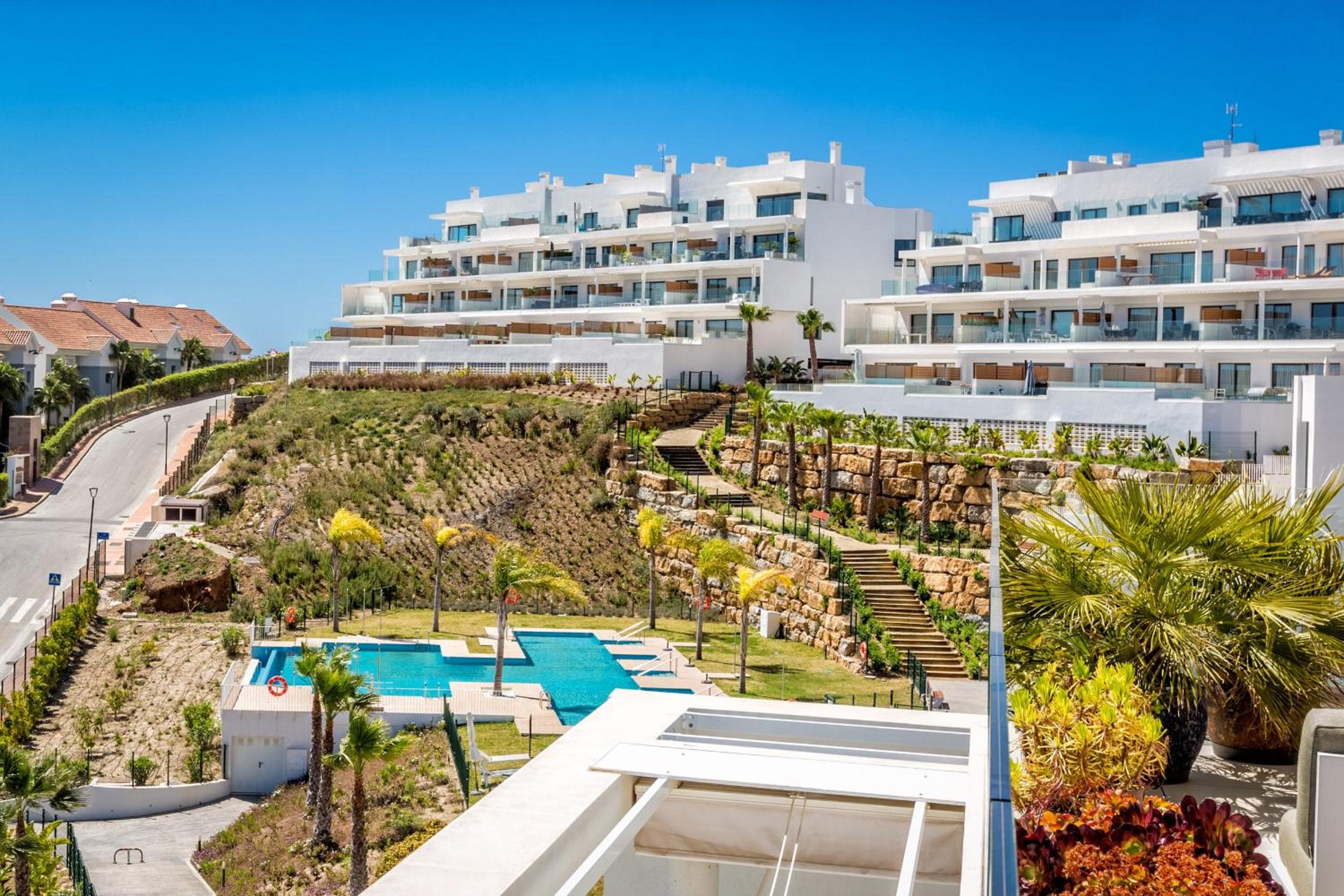 ViVi Homes - The Heights Pool, Gym, Sauna, Terrace & Sea View