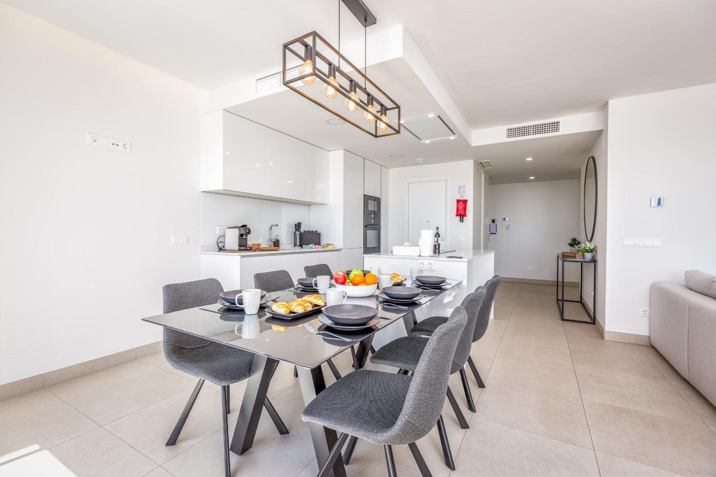 ViVi Homes - The Heights Pool, Gym, Sauna, Terrace & Sea View