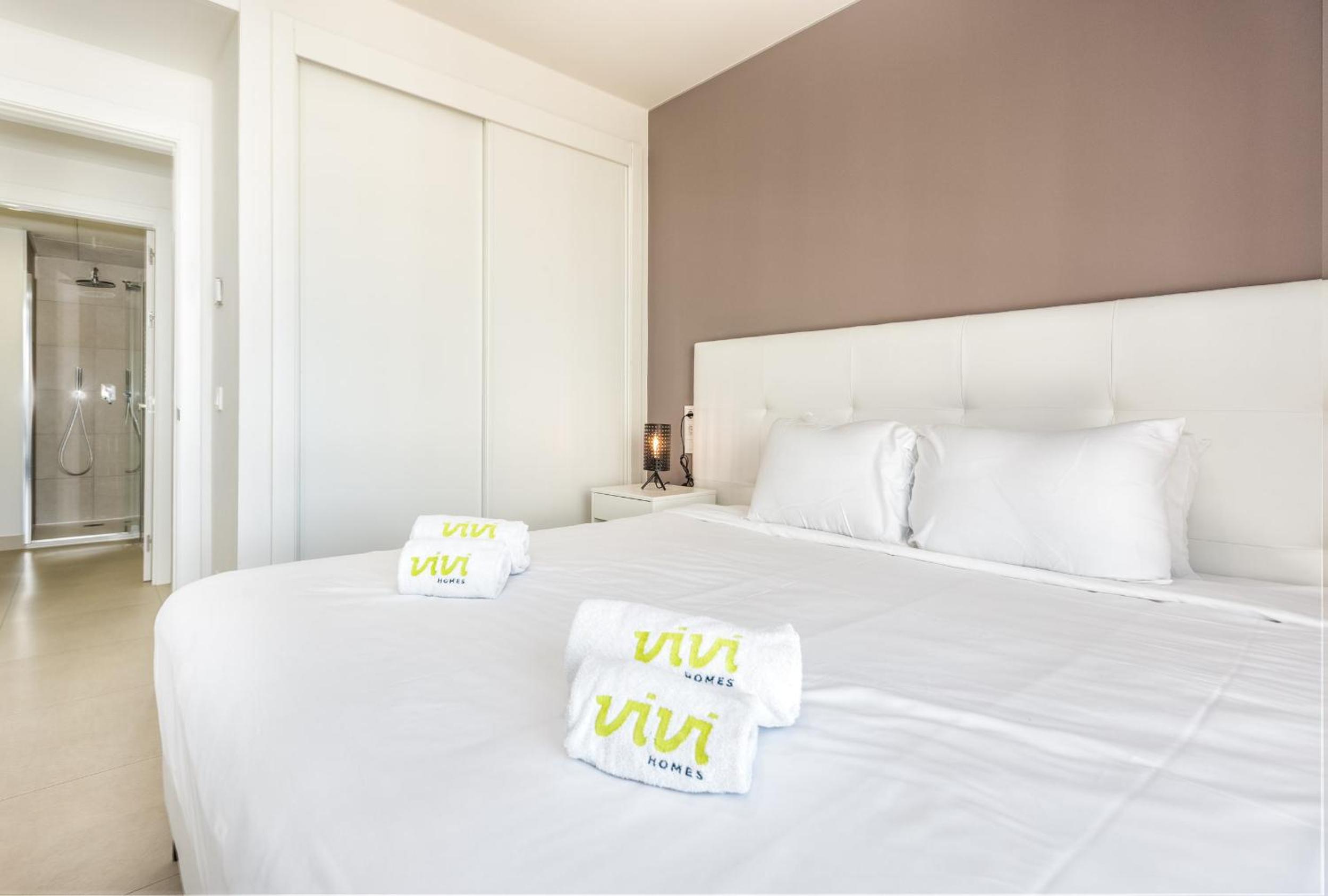 ViVi Homes - The Heights Pool, Gym, Sauna, Terrace & Sea View