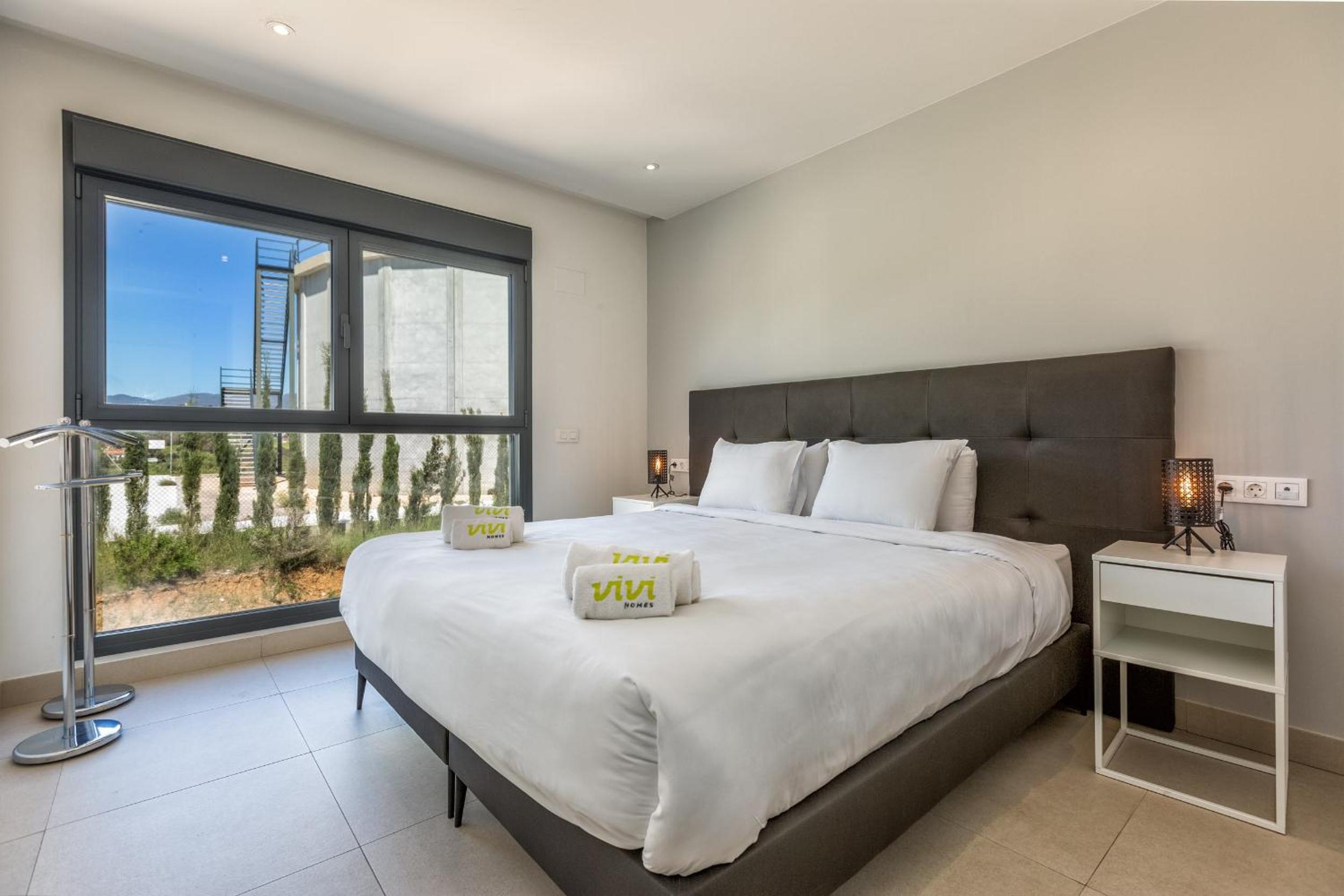 ViVi Homes - The Heights Pool, Gym, Sauna, Terrace & Sea View