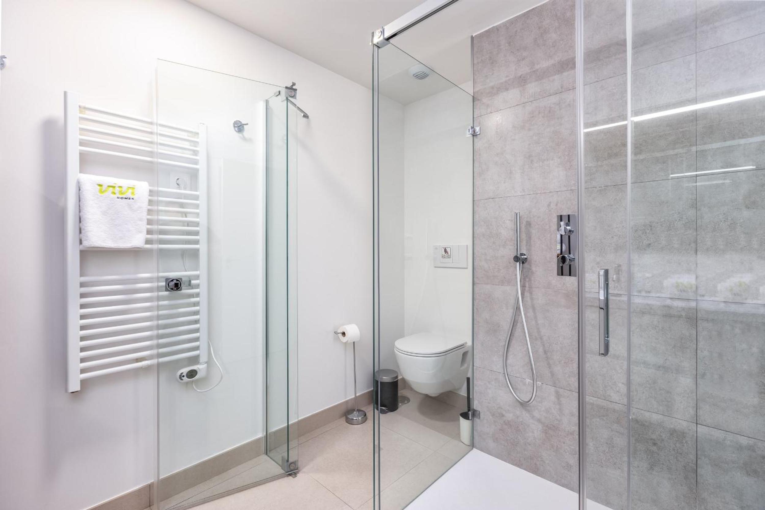 ViVi Homes - The Heights Pool, Gym, Sauna, Terrace & Sea View