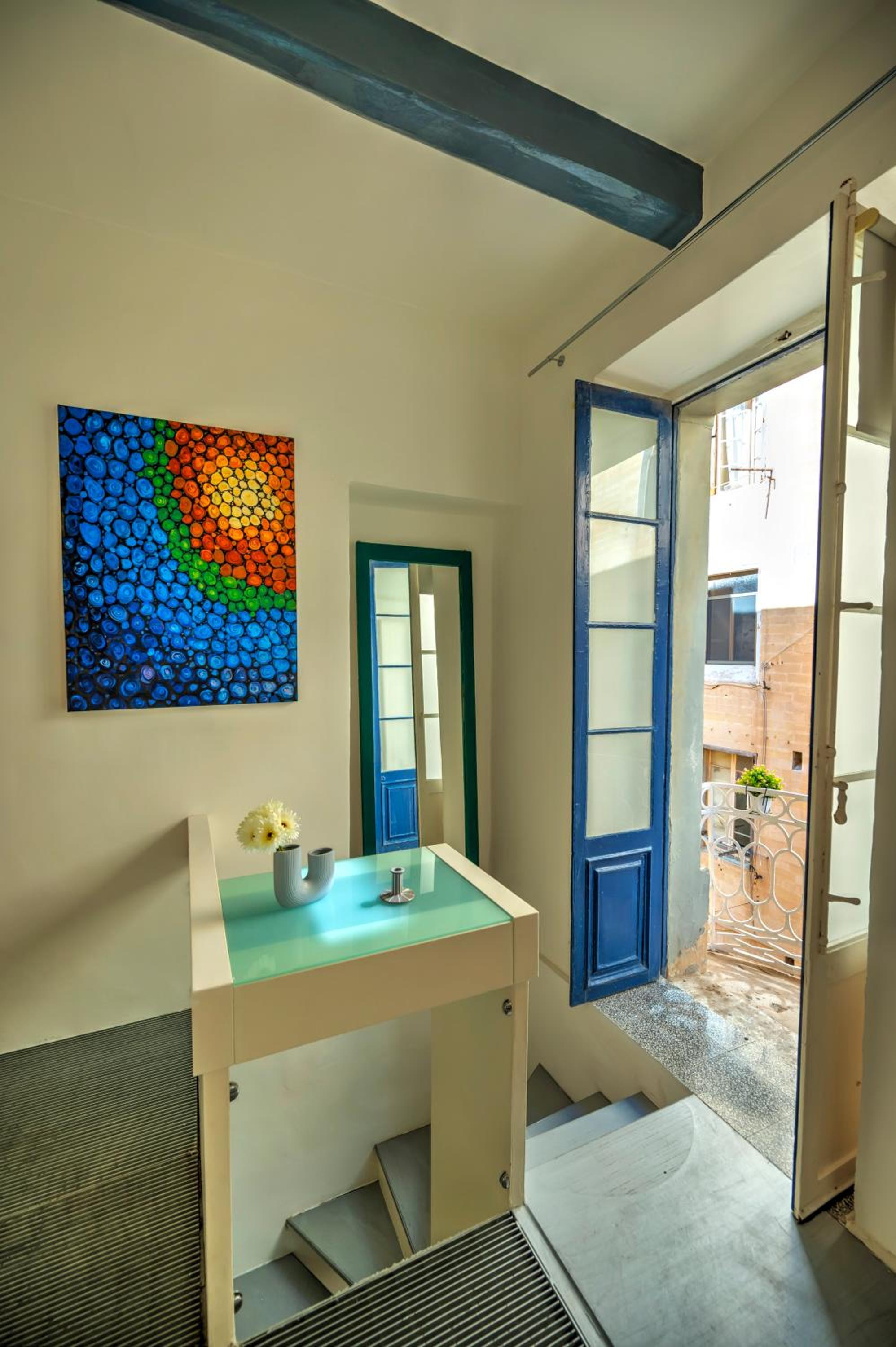 Central Valletta Duplex with Balcony view 5