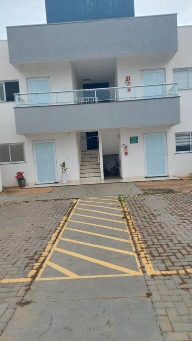 Apto completo 2 quartos com garagem