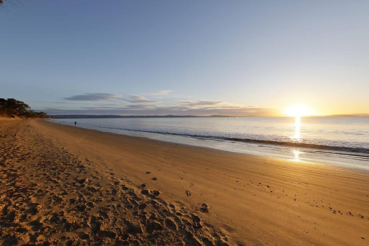Beach Holiday Home-Close to Airport-3 Bed & 2 Bath