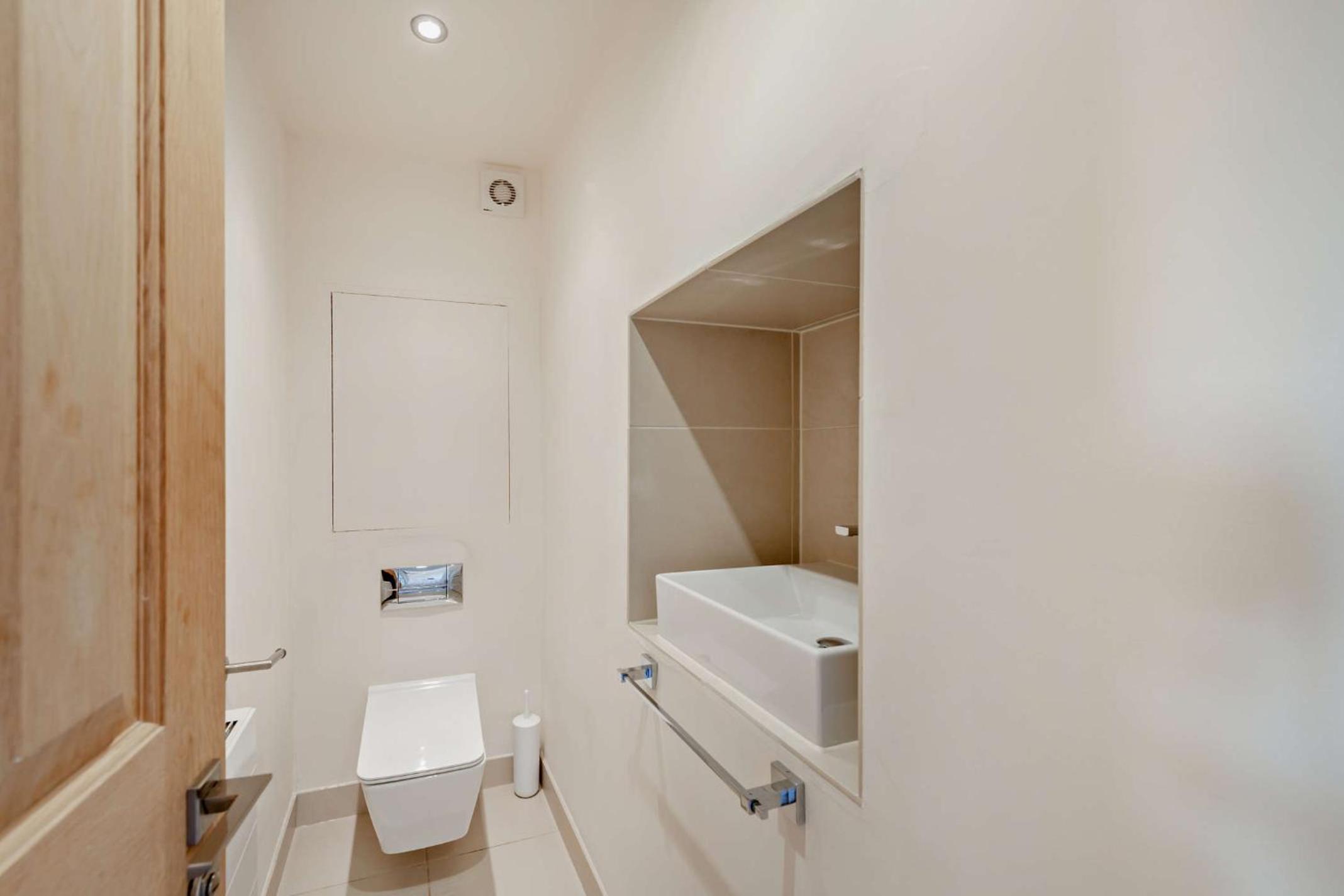 Pond Place Apartments