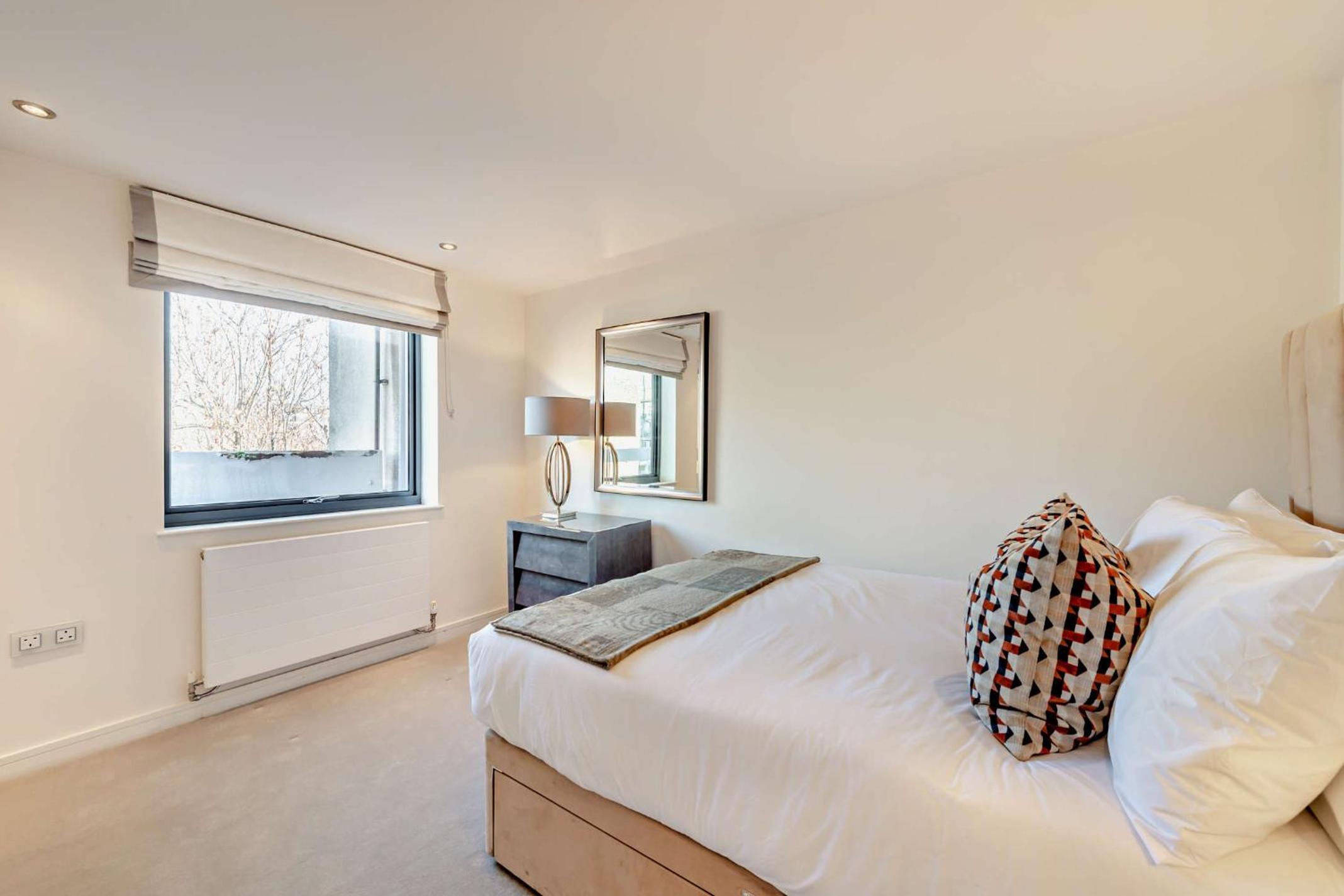Pond Place Apartments