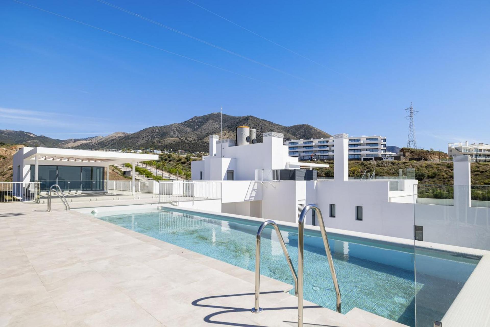 Penthouse Diamond - Private Pool, Terrace, Sea View, Gym & BBQ