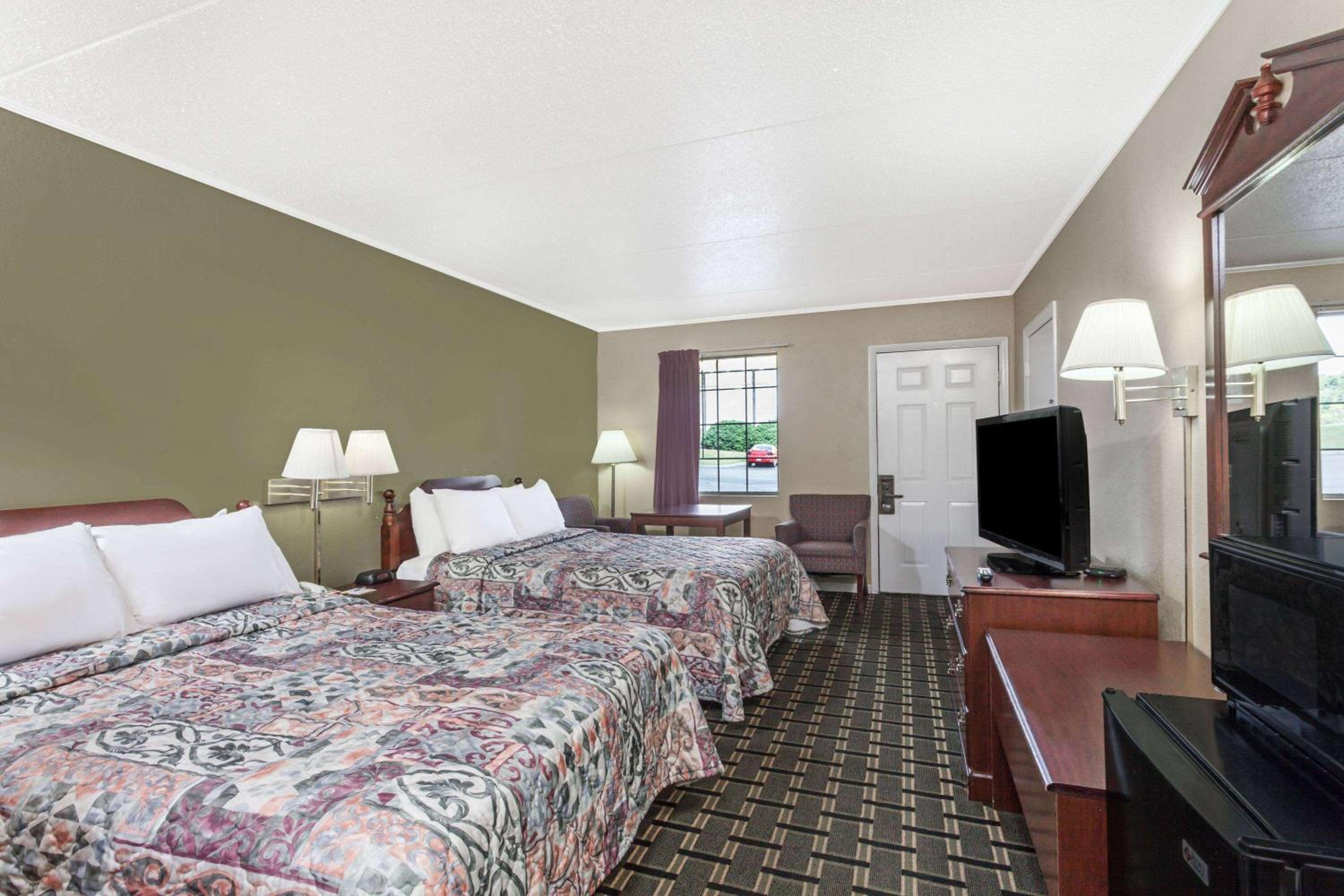 Days Inn by Wyndham Lenoir City view 5