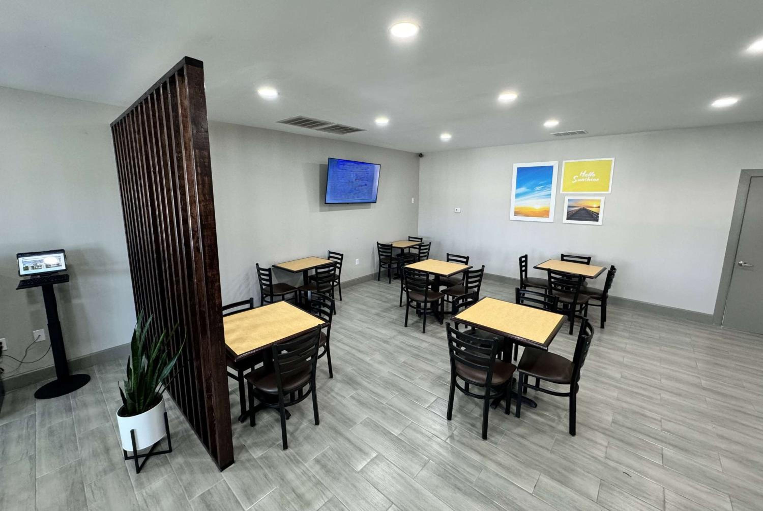 Days Inn by Wyndham Emporia view 3