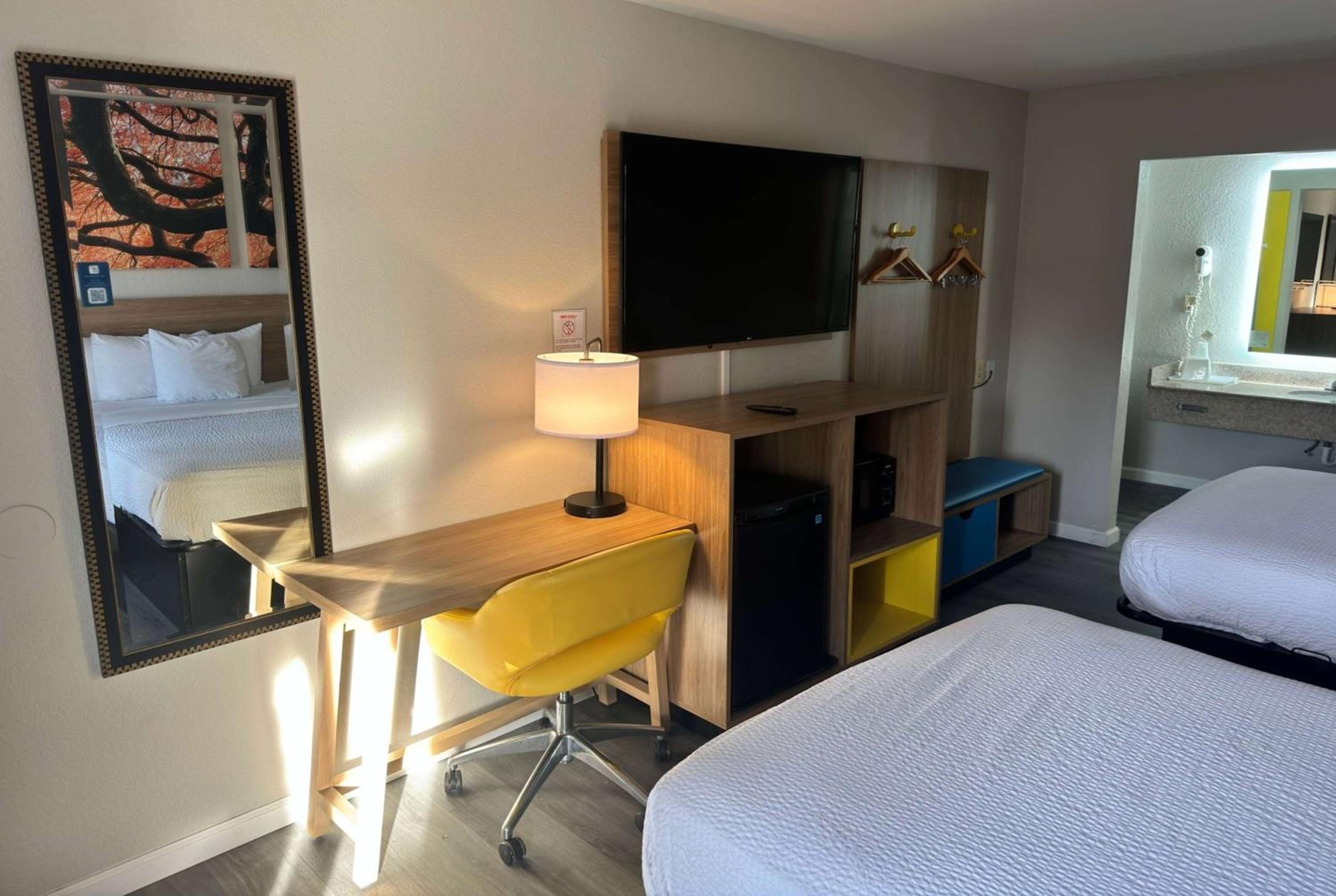 Days Inn by Wyndham Emporia view 5