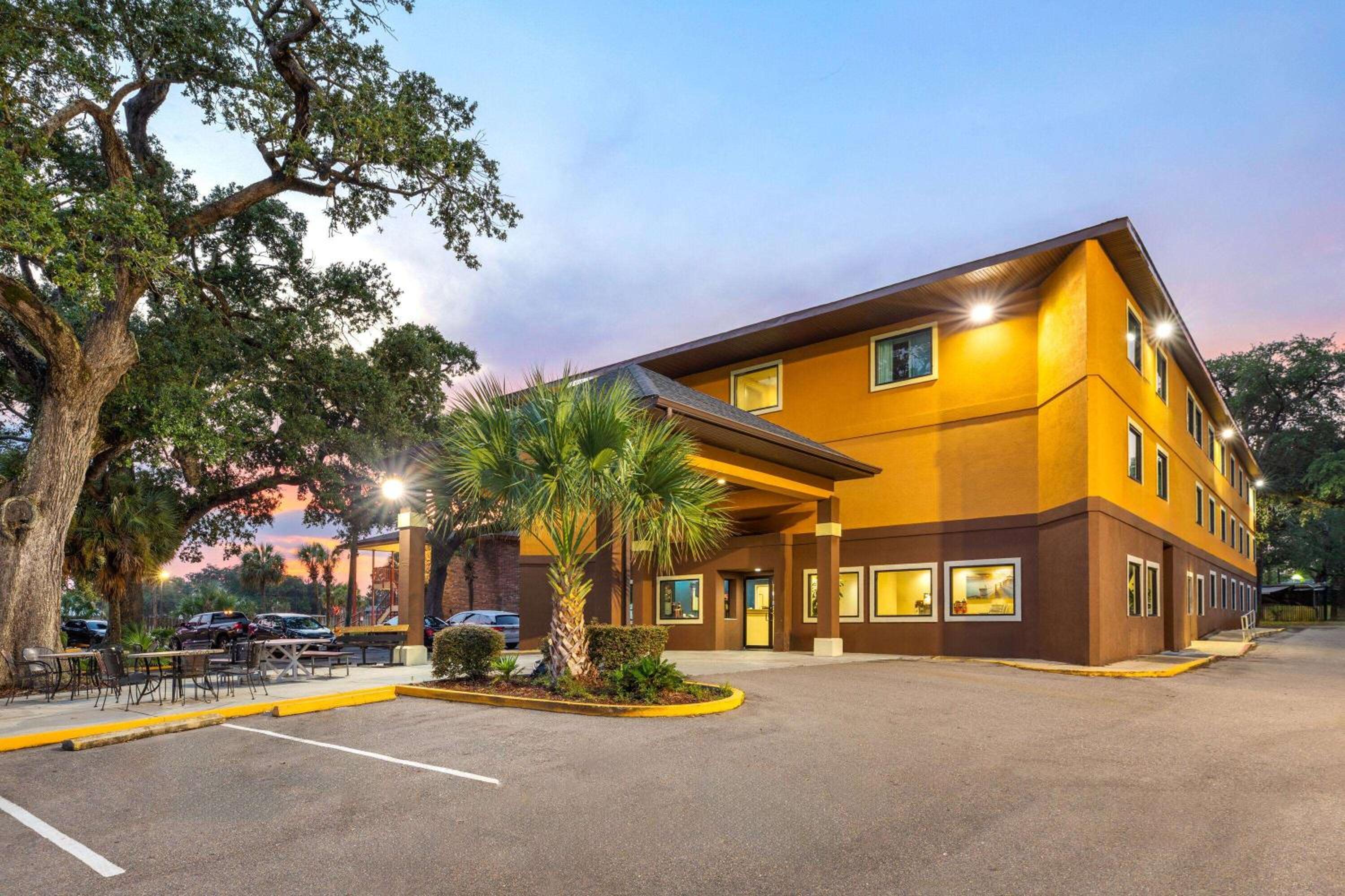Days Inn by Wyndham Biloxi Beach view 5