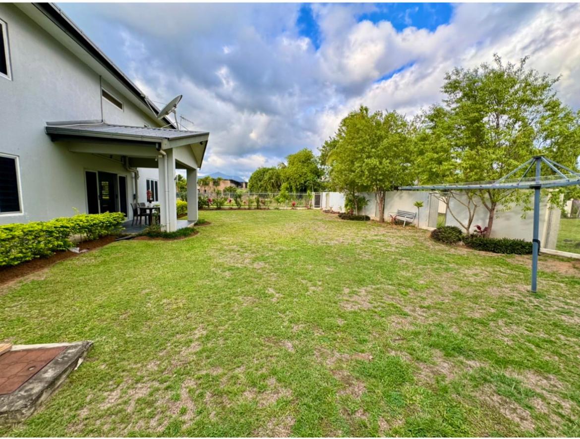 4 bedroom Villa 5 min walk to the beach - view 18