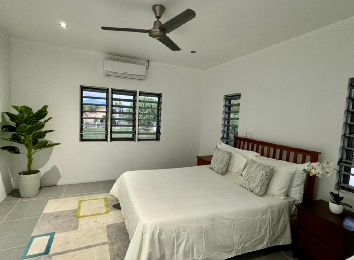 4 bedroom Villa 5 min walk to the beach - view 2