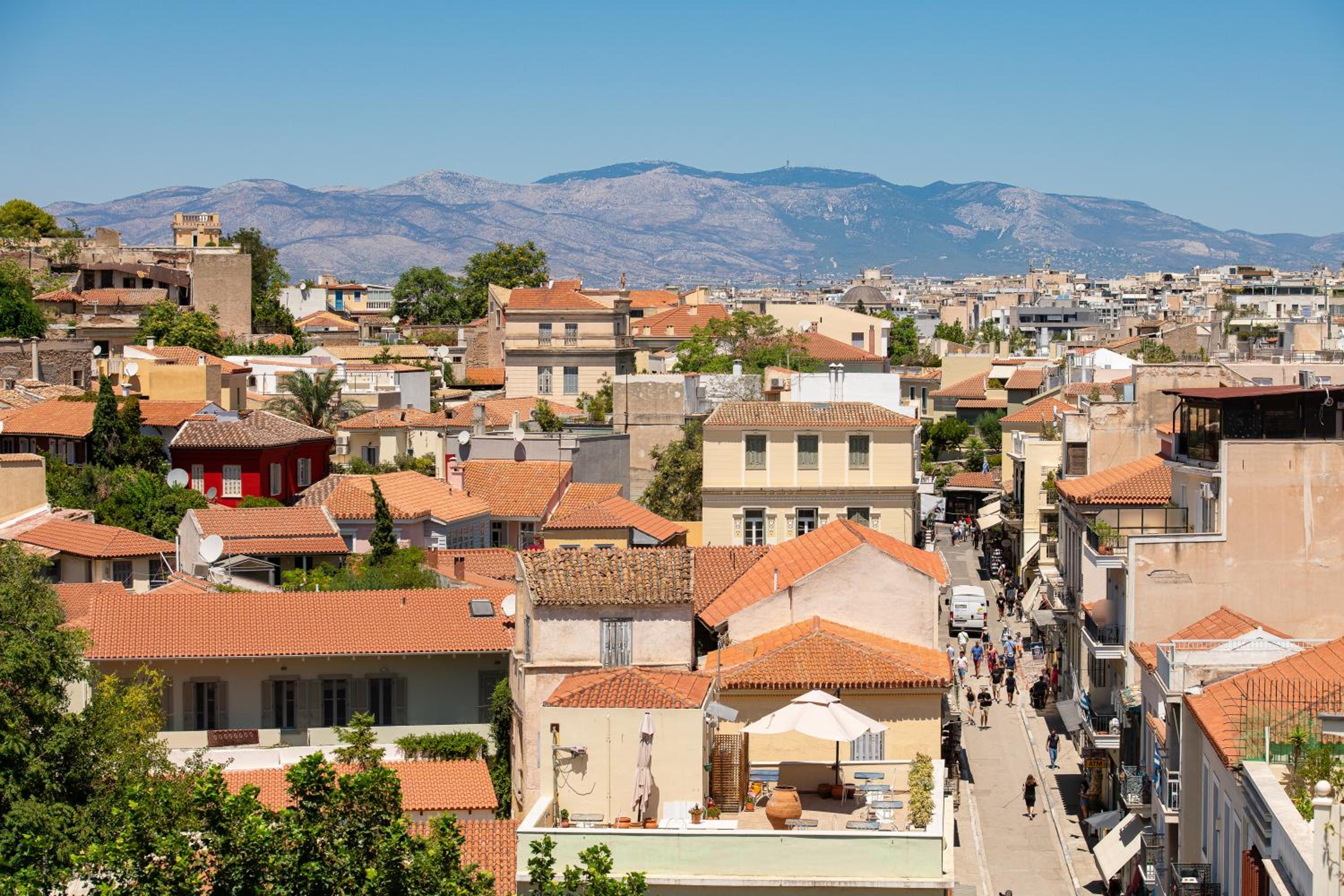 A stylish modern apartment on Makrygianni Str next to Areopagitou and the Acropolis Museum