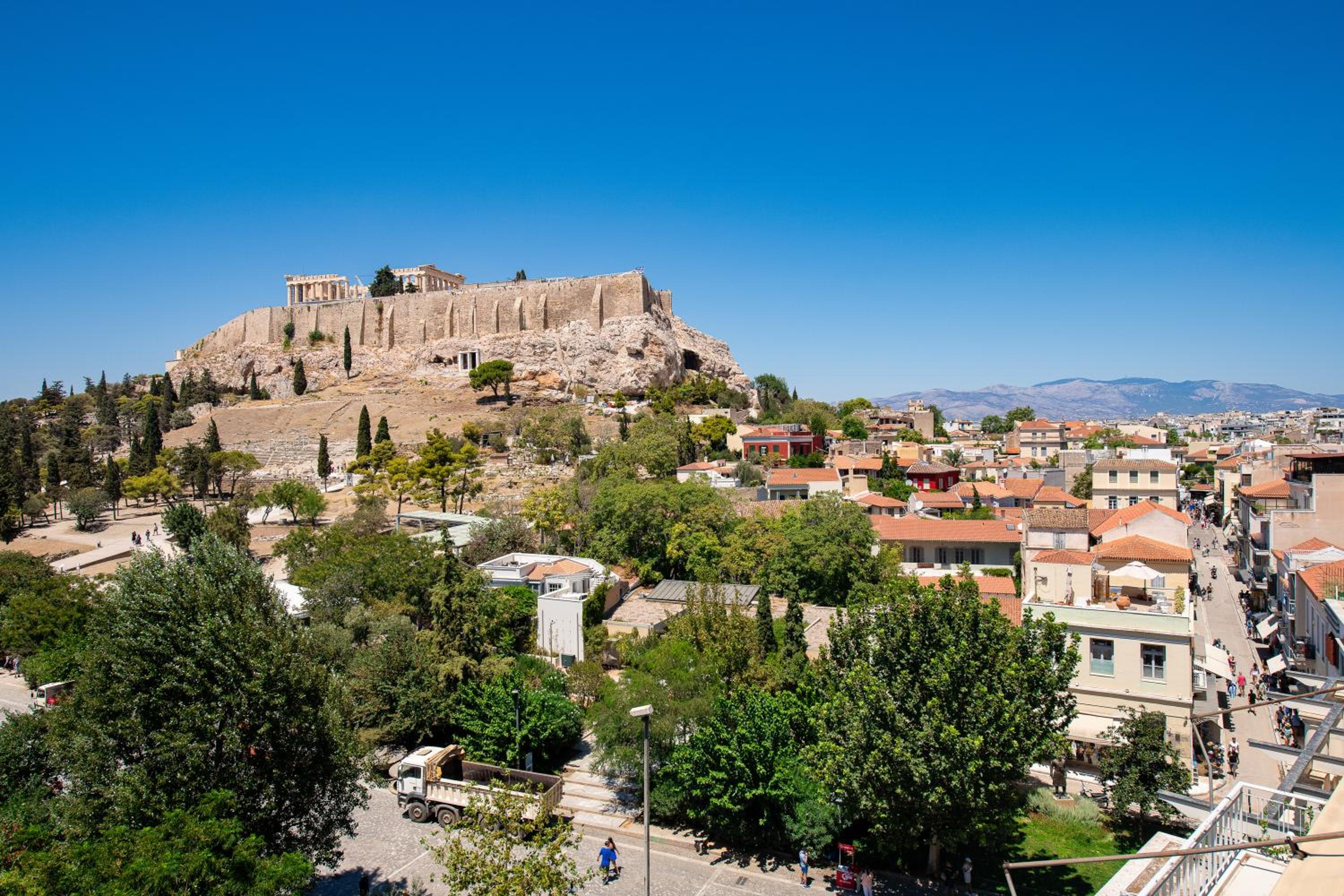 A stylish modern apartment on Makrygianni Str next to Areopagitou and the Acropolis Museum
