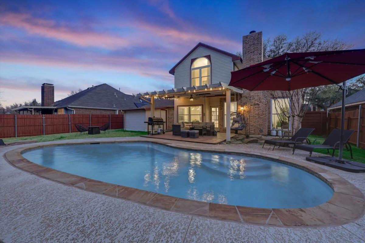 Glamorous 4BR 2,5BA Holiday Home with Pool, Game Room & Fire Pit view 3
