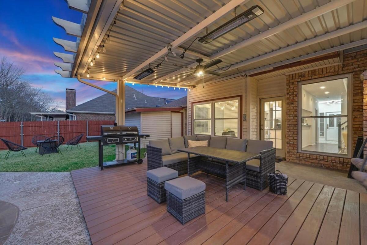 Glamorous 4BR 2,5BA Holiday Home with Pool, Game Room & Fire Pit view 4