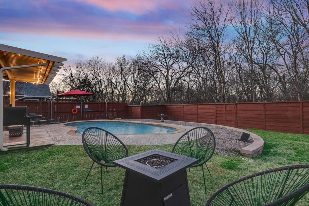 Glamorous 4BR 2,5BA Holiday Home with Pool, Game Room & Fire Pit view 5