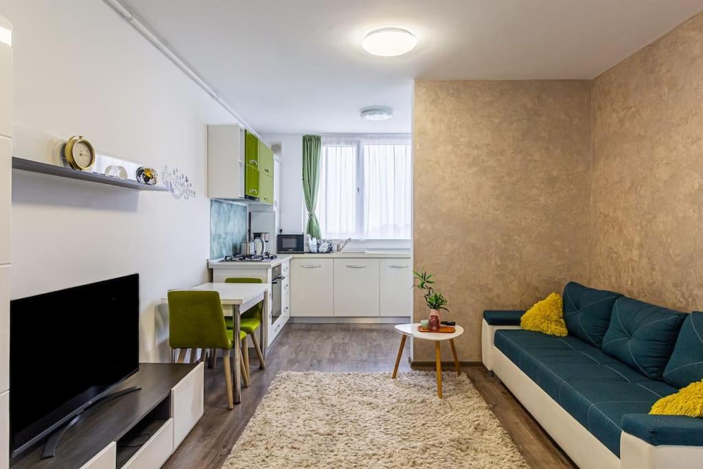 FLH - Green Apartment
