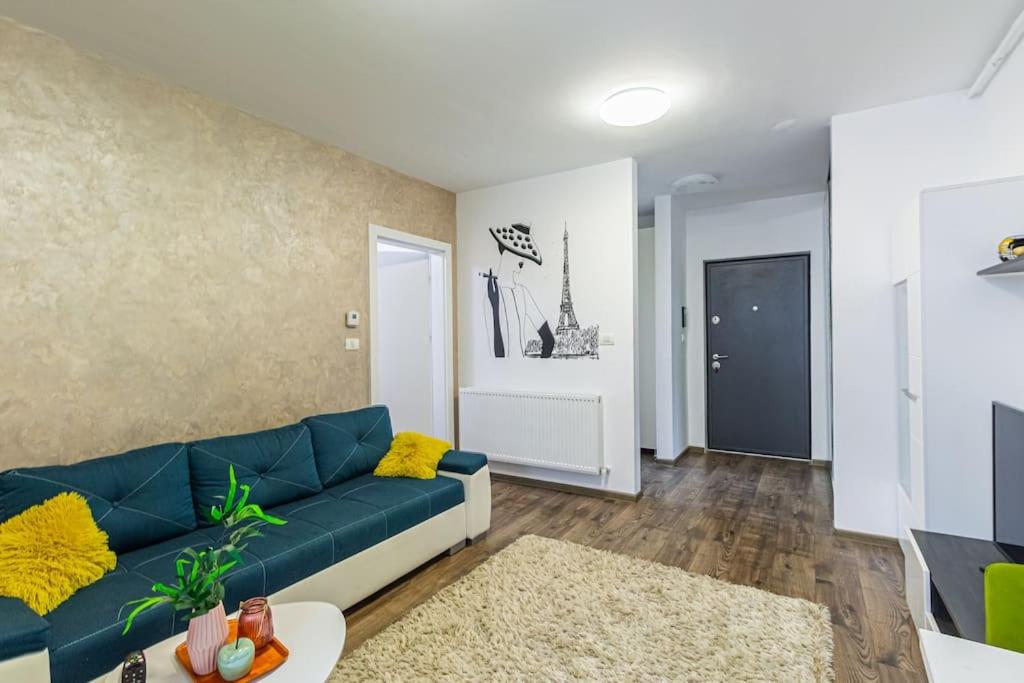 FLH - Green Apartment