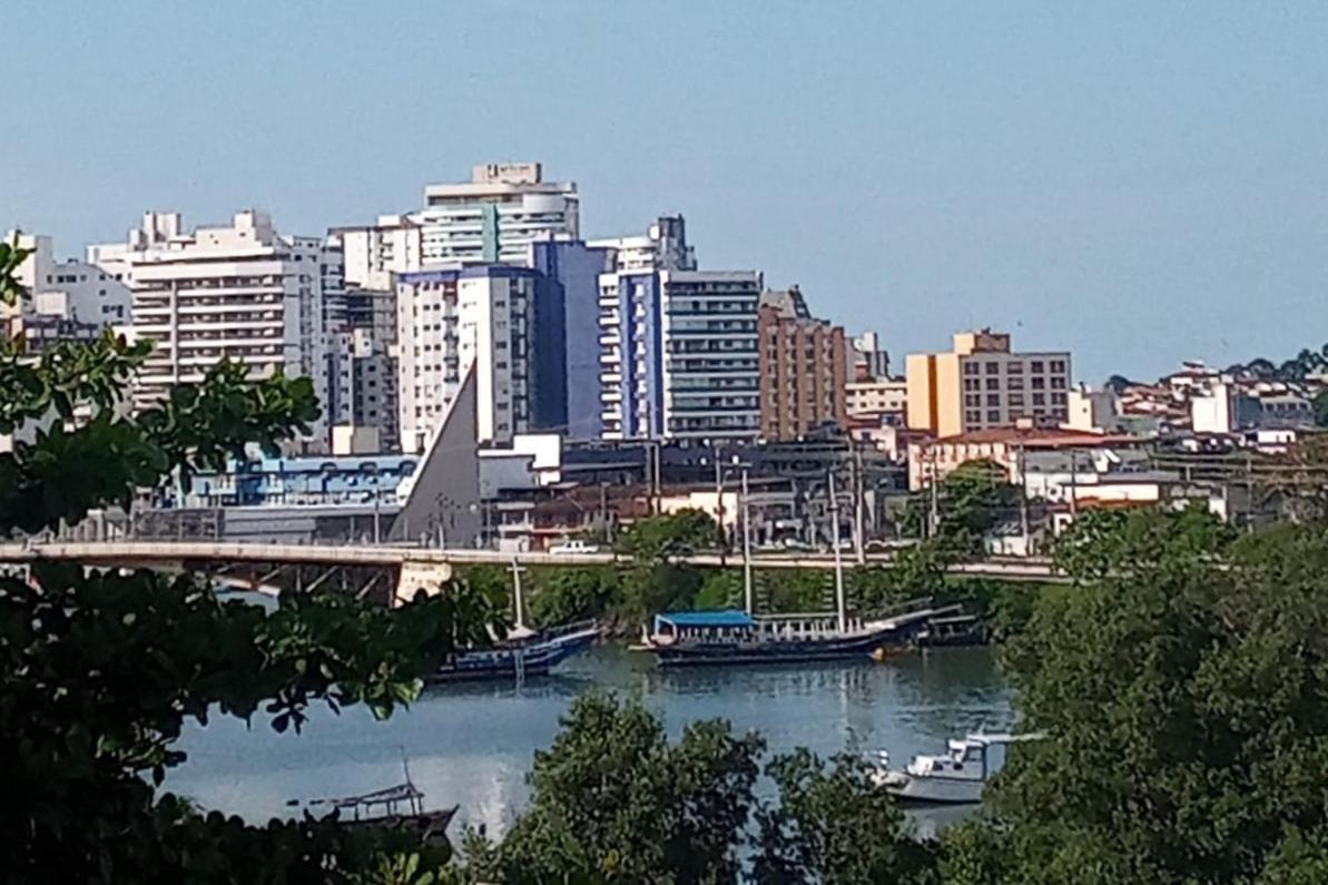 Beira-mar, vista e localização - Pé na Areia -