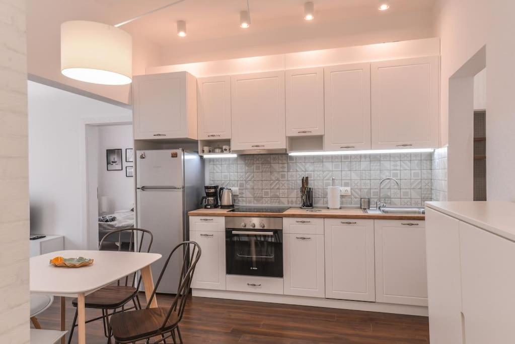 NDK 2 bedroom Central Apartment