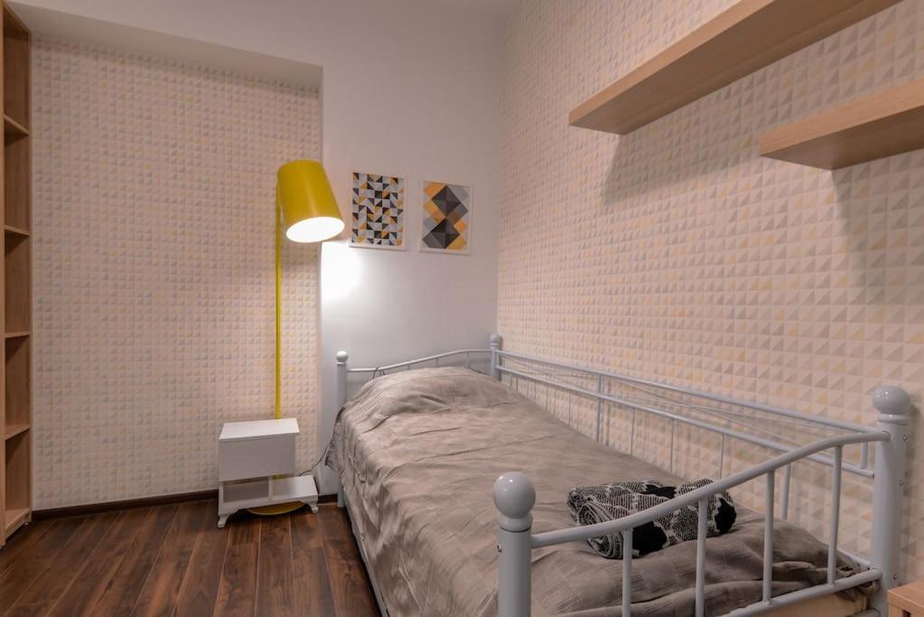 NDK 2 bedroom Central Apartment