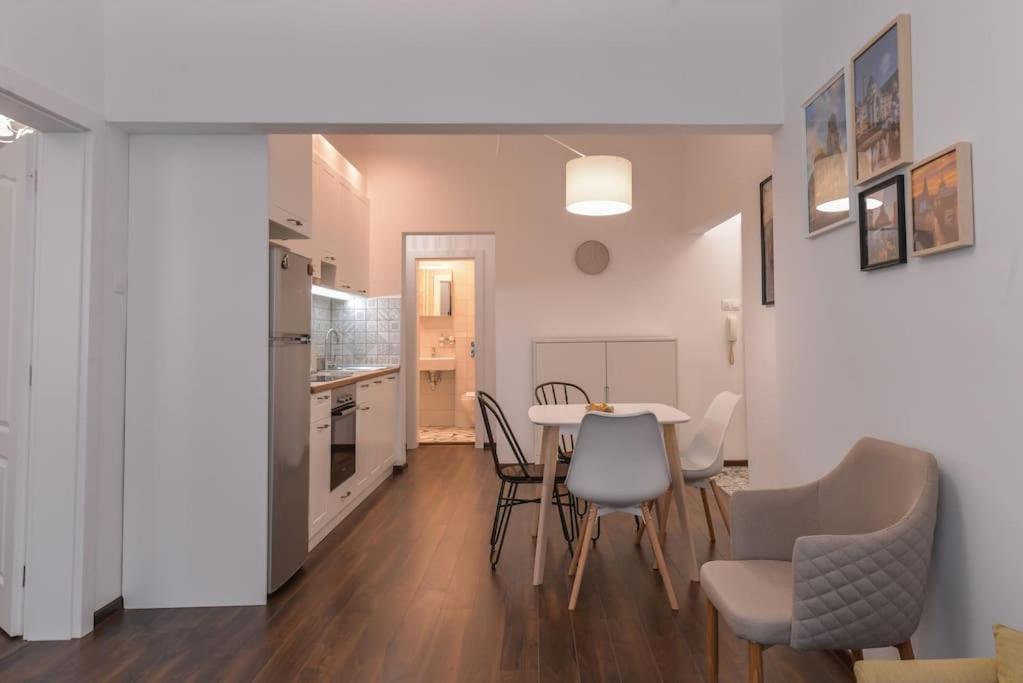 NDK 2 bedroom Central Apartment