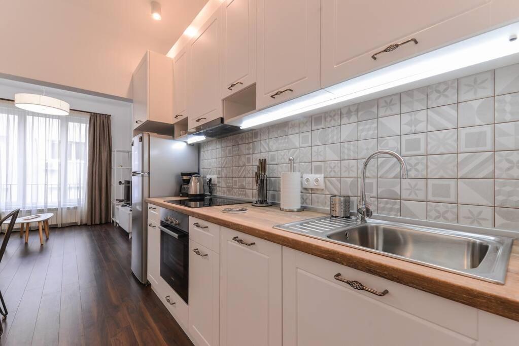 NDK 2 bedroom Central Apartment