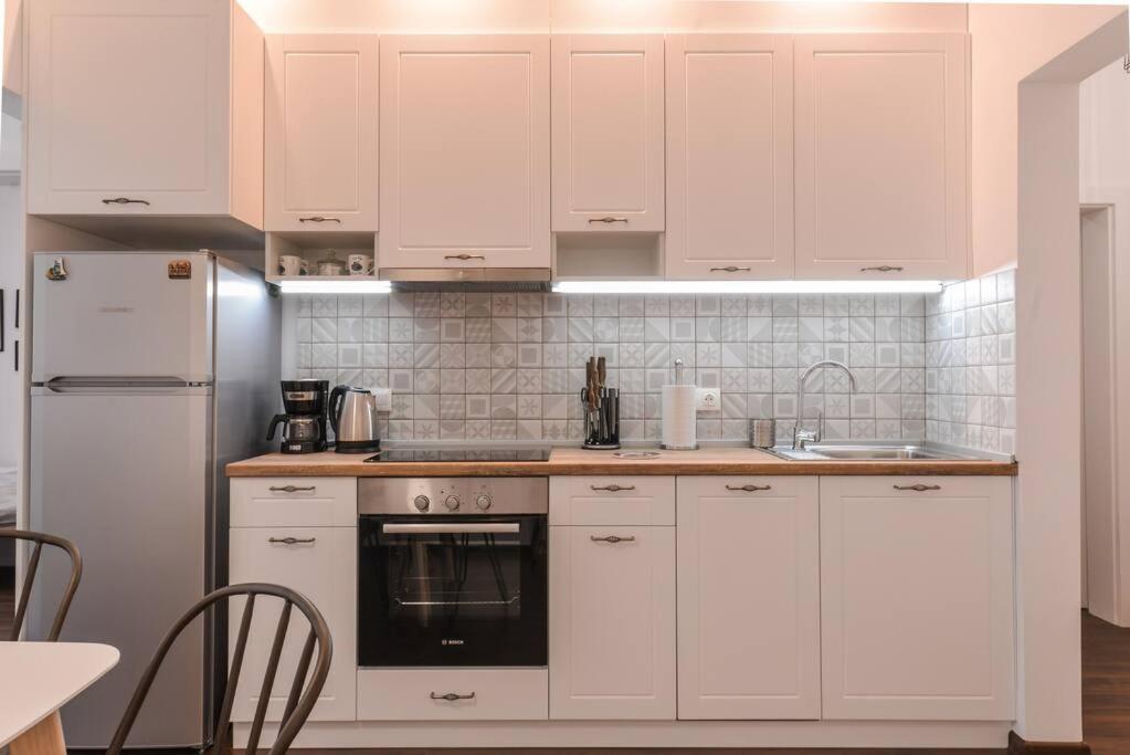 NDK 2 bedroom Central Apartment