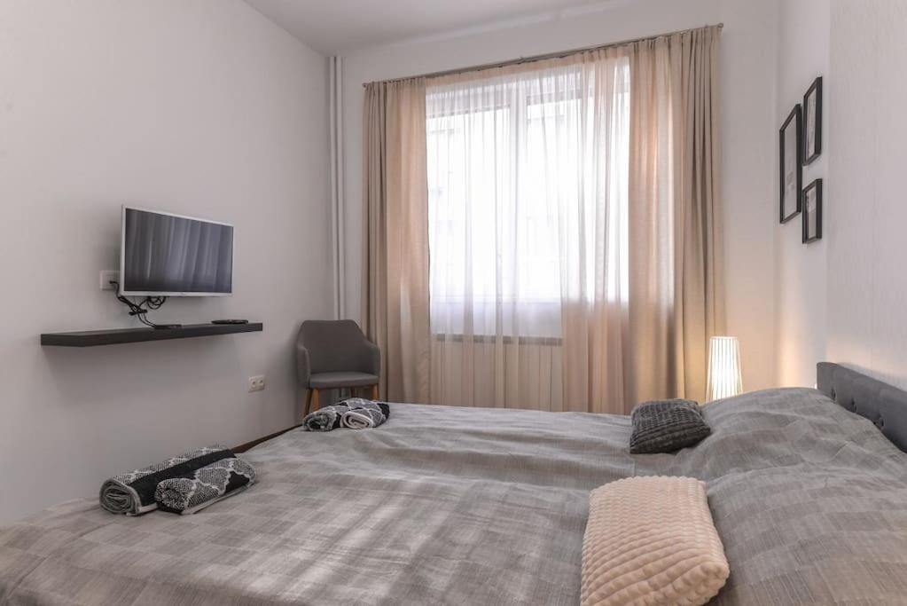 NDK 2 bedroom Central Apartment